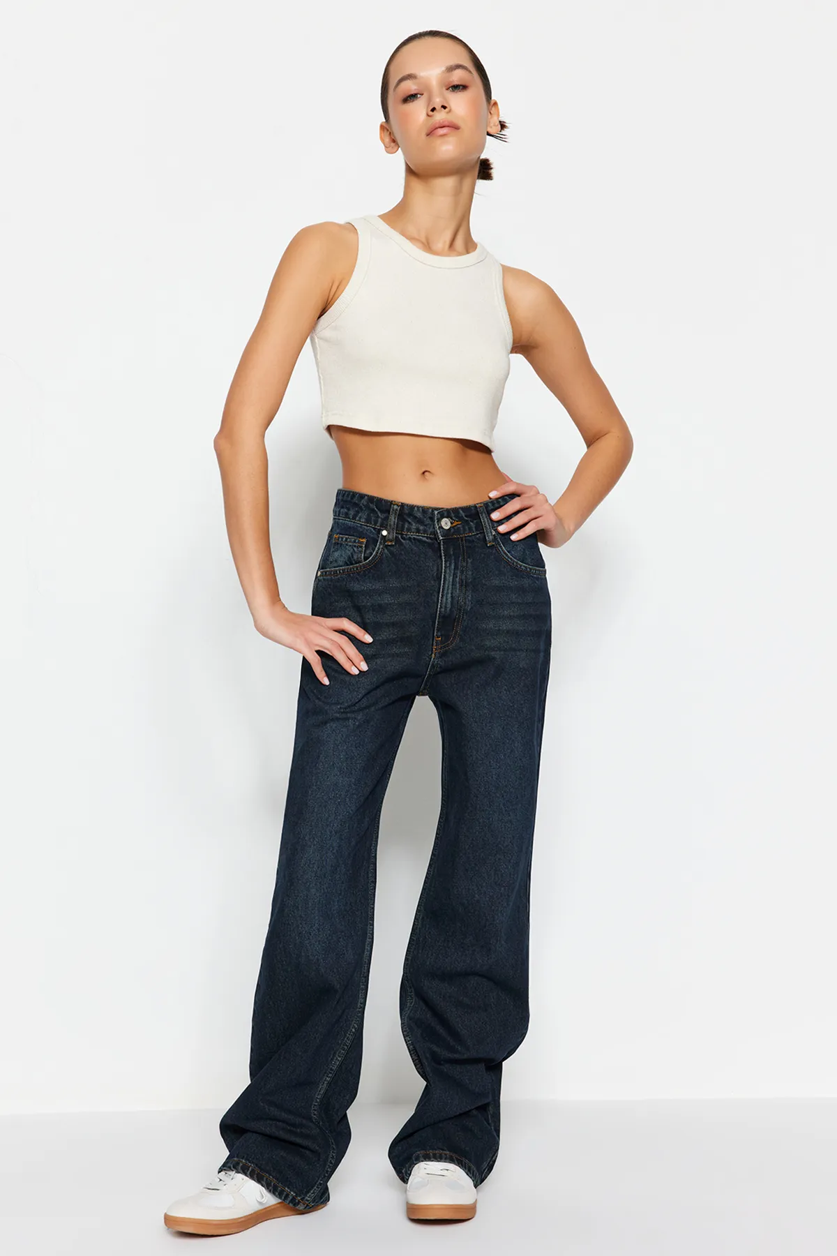 Trendyol Collection  Dunkelblaue Jeans mit hoher Taille und weitem Bein TWOSS24JE00019