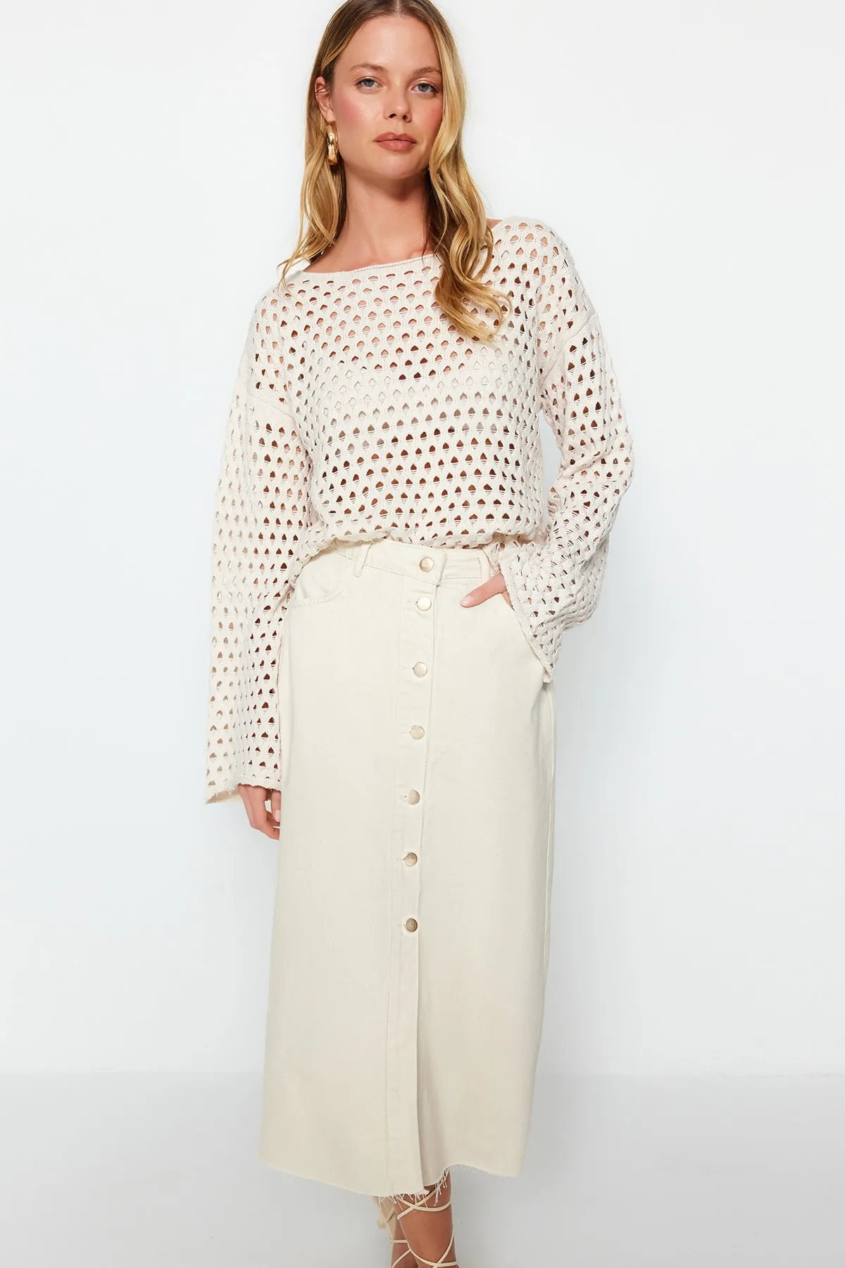 Trendyol Collection  Ecrufarbener Jeansrock mit Knopfleiste und hoher Taille TWOSS23ET00359
