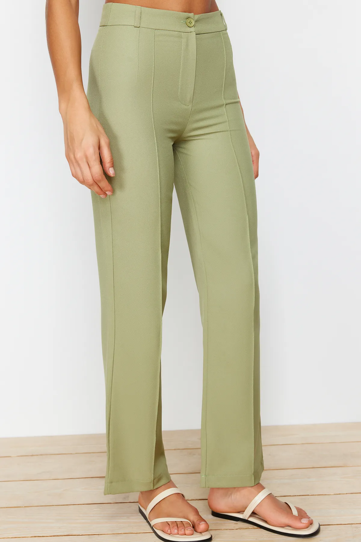 Trendyol Collection  Grüne, gerade geschnittene, gerippte, genähte Webhose mit hoher Taille TWOSS21PL0093