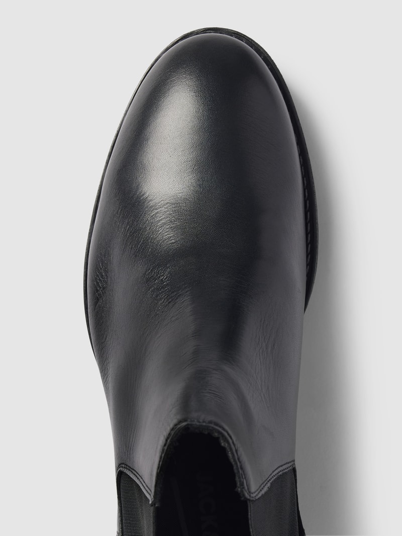 Ankle-Boots mit strukturierter Sohle in schwarz
