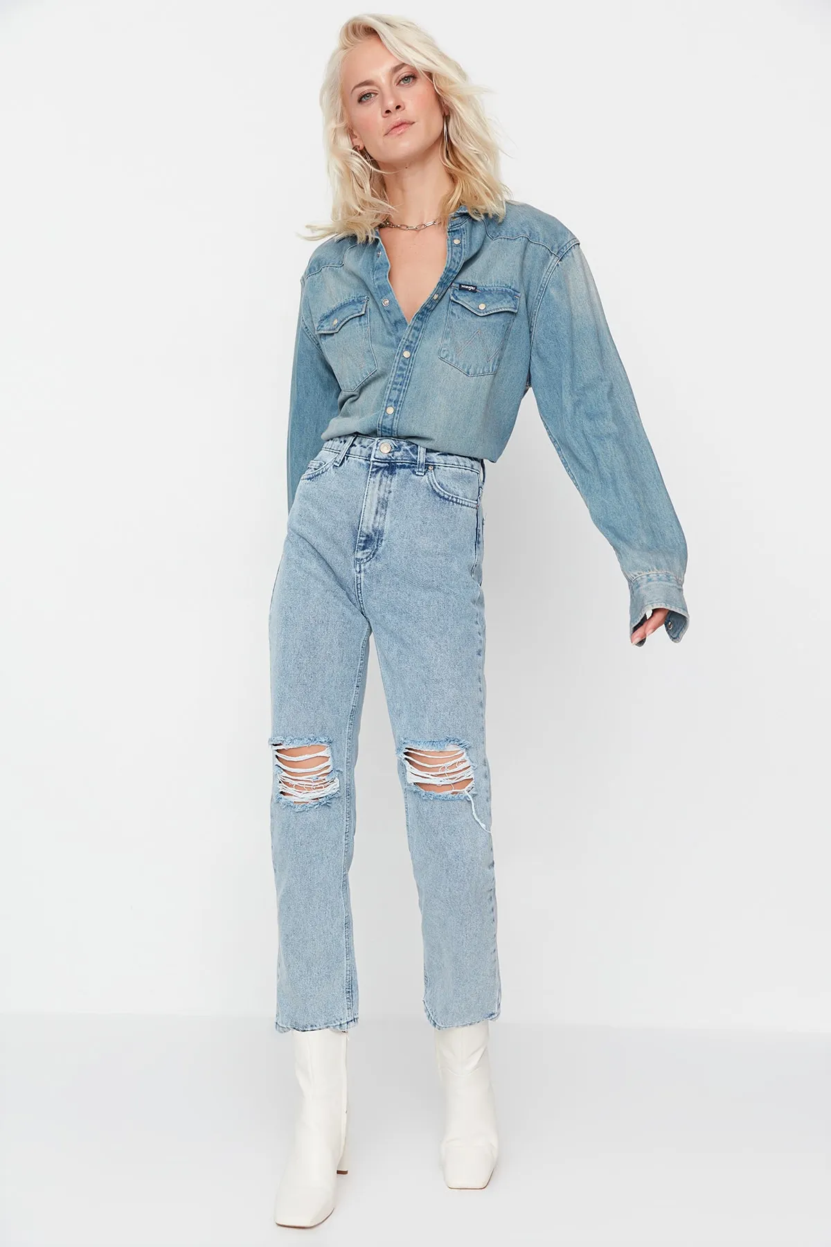 Trendyol Collection  Blaue zerrissene Jeans mit hoher Taille und geradem Bein TWOAW21JE0120