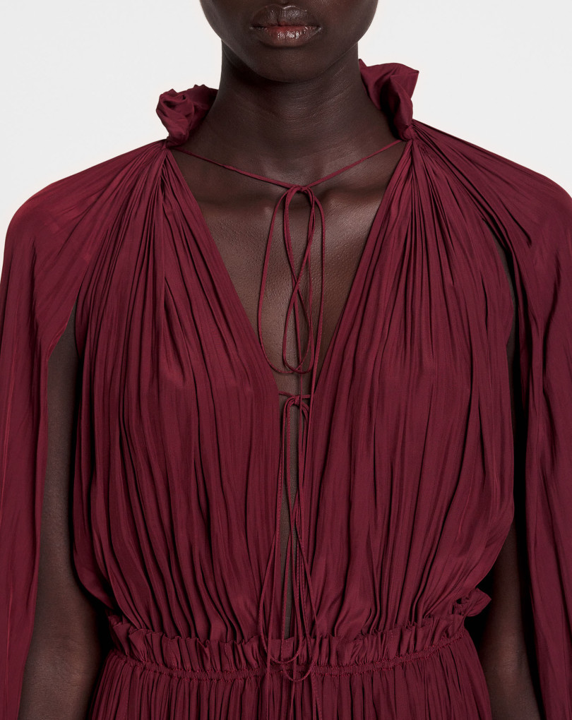 ROBE LONGUE À VOLANTS EN CHARMEUSE