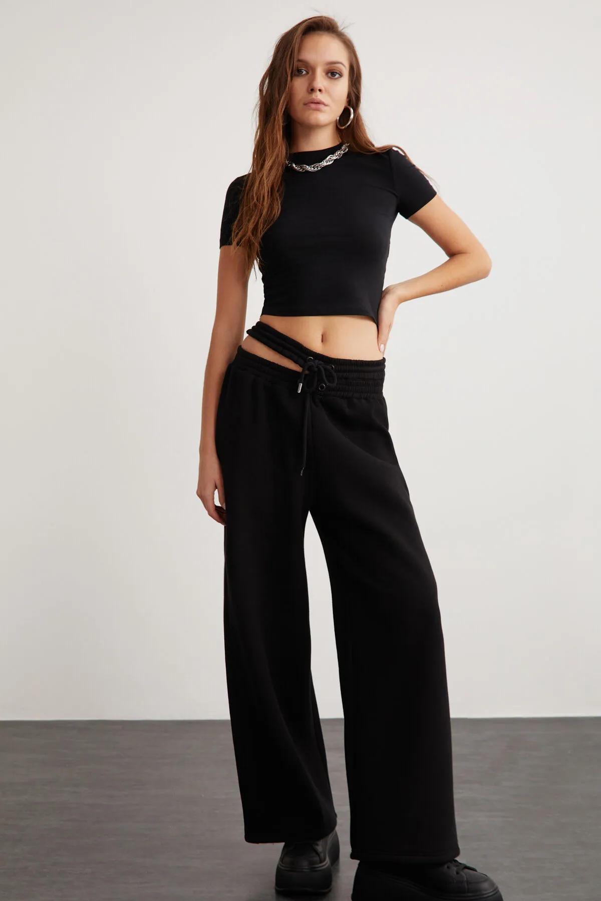 GRIMELANGE  Schwarze Damen-Jogginghose von Bruıxa mit Polarfleece und weichem Taillendetail