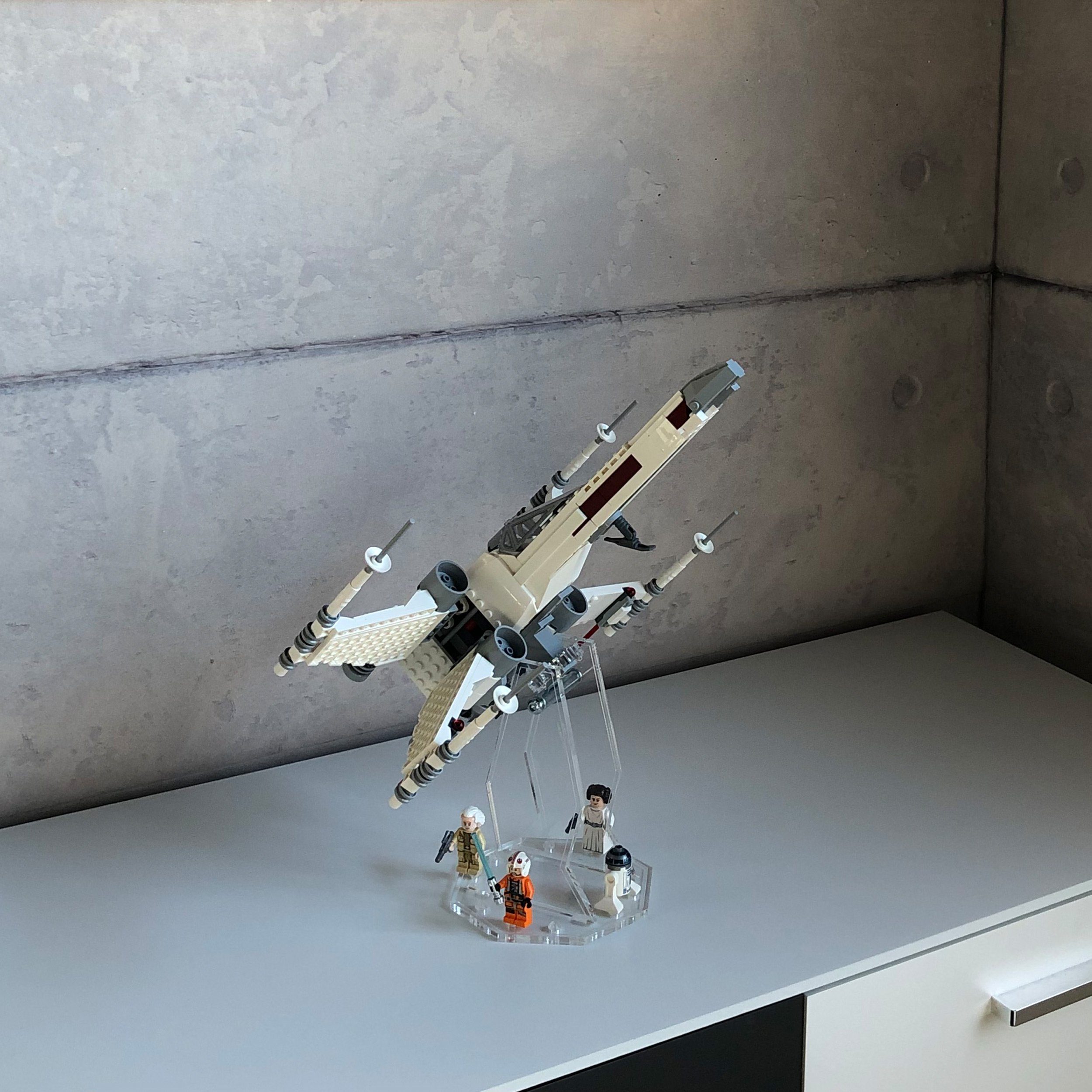 AREA17 Standfuß Universal Acryl Display Stand für Lego 75190 75218 75256 75257 75281 75292 75300 75301 75302 75314 75316 - Standfuß für nahezu jedes Lego Modell - erhältlich in 3 verschiedenen Höhen…, Passend für alle LEGO Modelle bei denen an der Un
