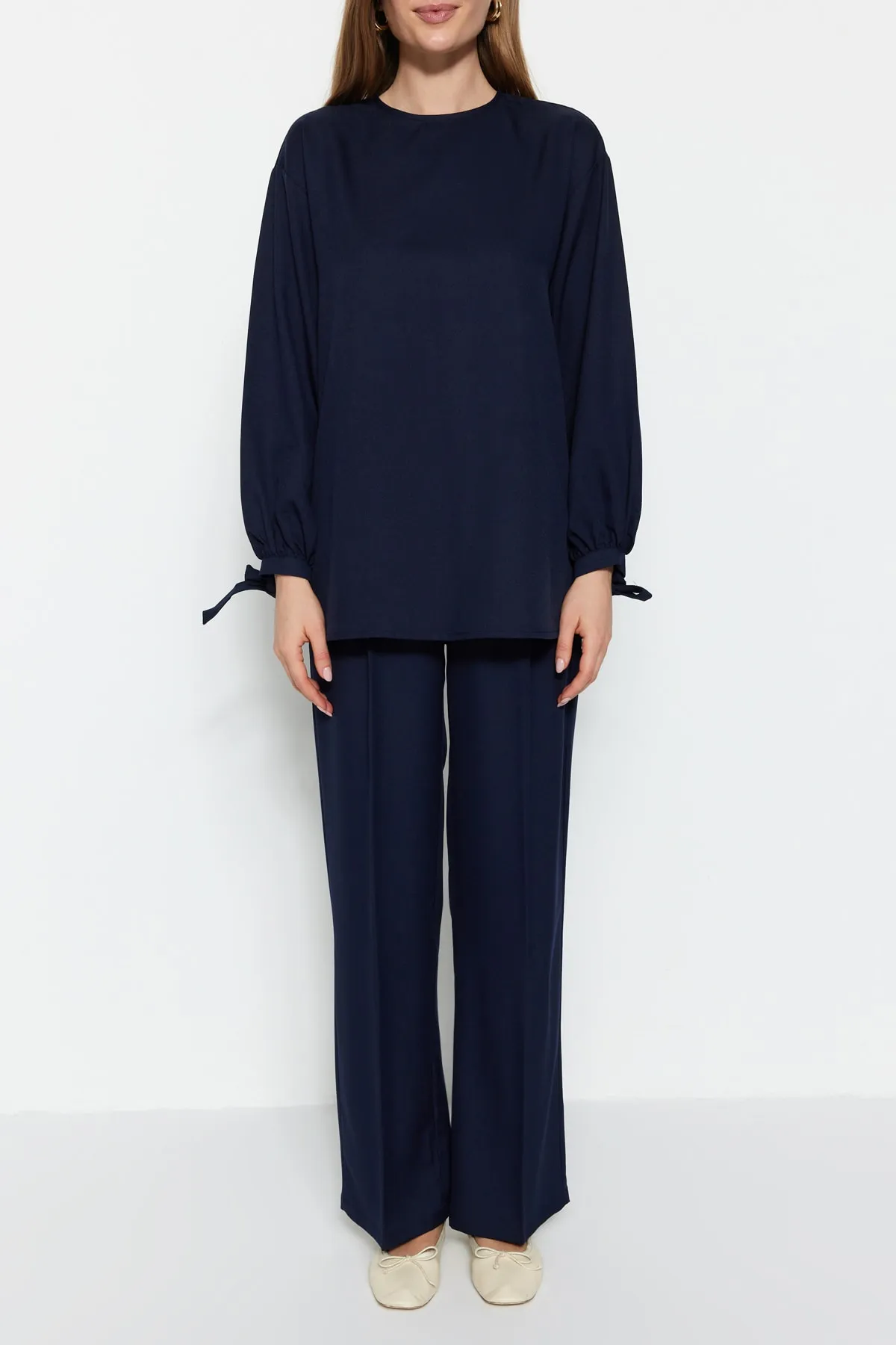 Trendyol Modest  Marineblaues Tunika-Hosen-Set aus geripptem, genähtem gewebtem Krepp TCTSS23US00028