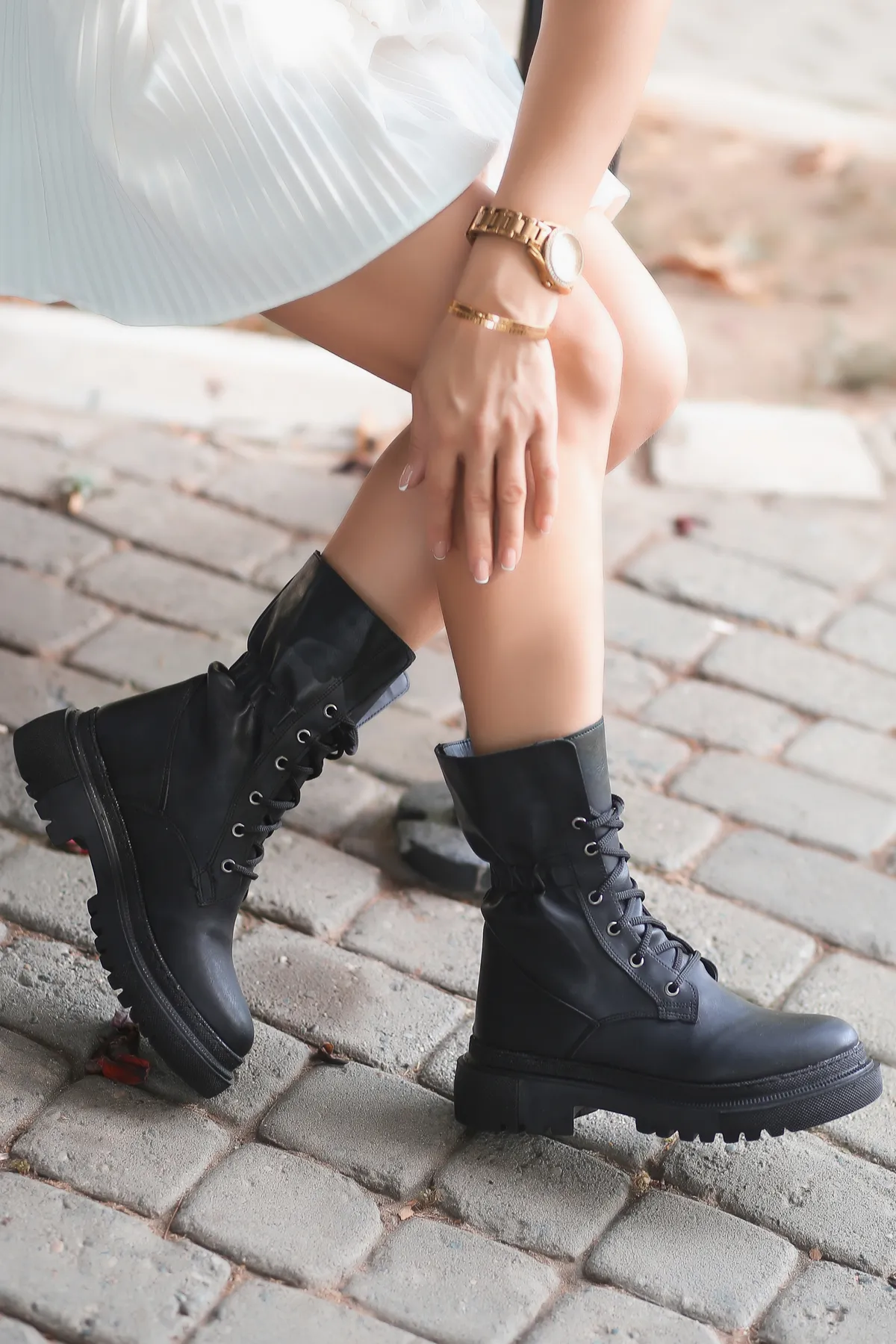 Capone Outfitters  Damen-Stiefeletten mit Kordelzug-Schnürung und Trac-Sohle