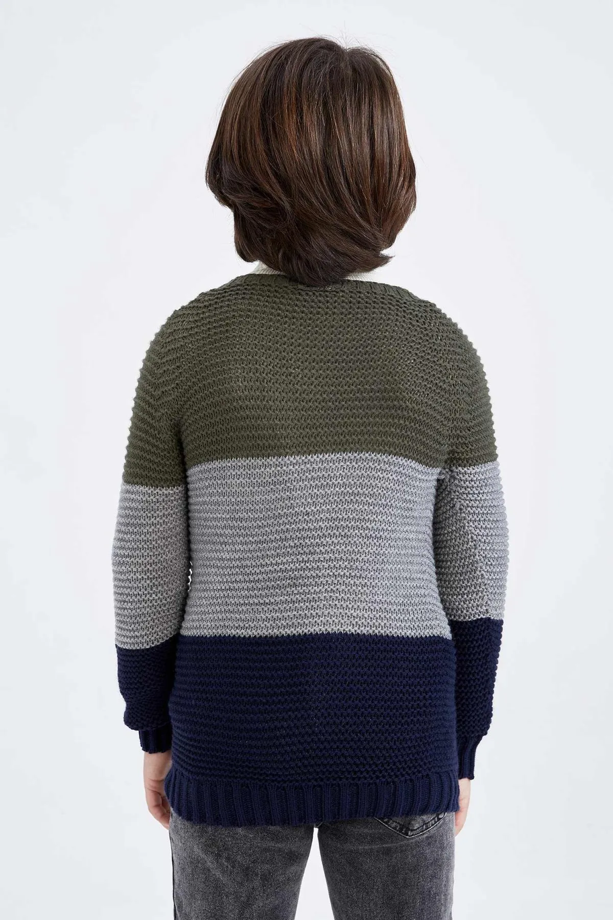 DeFacto  Jungenpullover mit normaler Passform und Rundhalsausschnitt R3179a622au