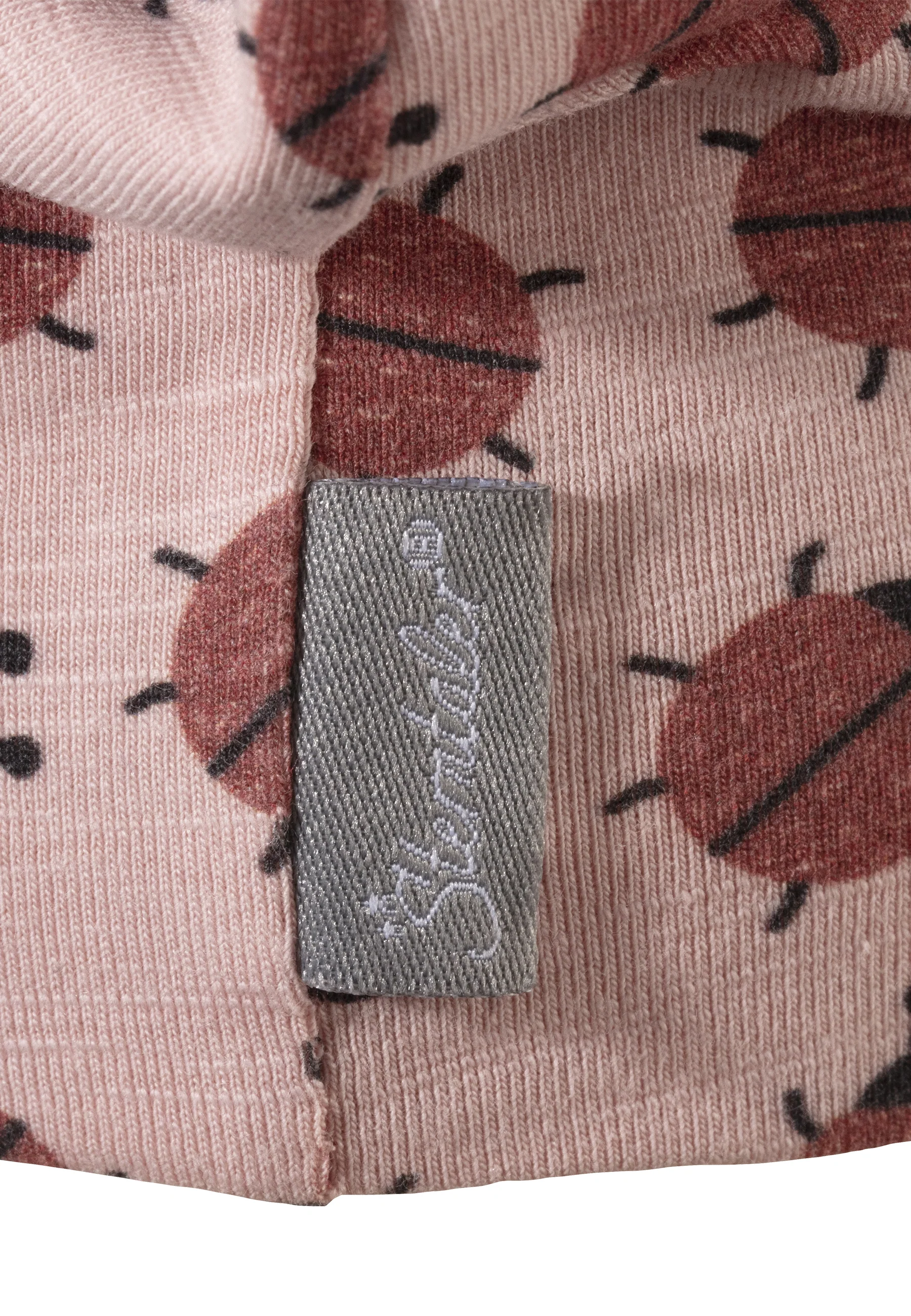 Beanie bedruckt mit kleinen Marienkäfern in rosa