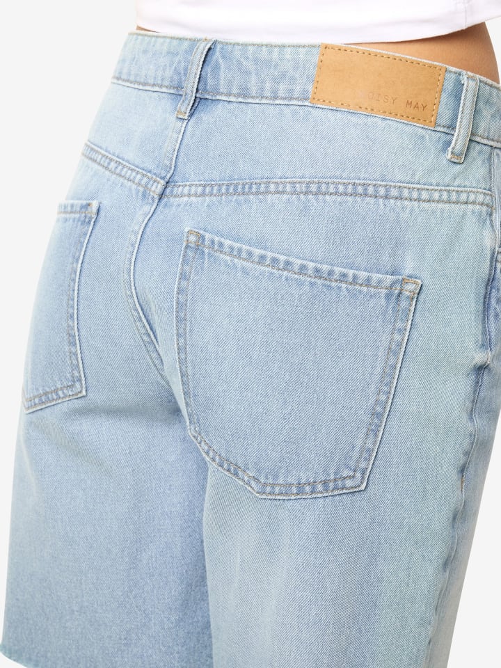 Noisy may Jeans-Shorts mit Fransensaum und 5 Taschen Design in Hellblau günstig kaufen