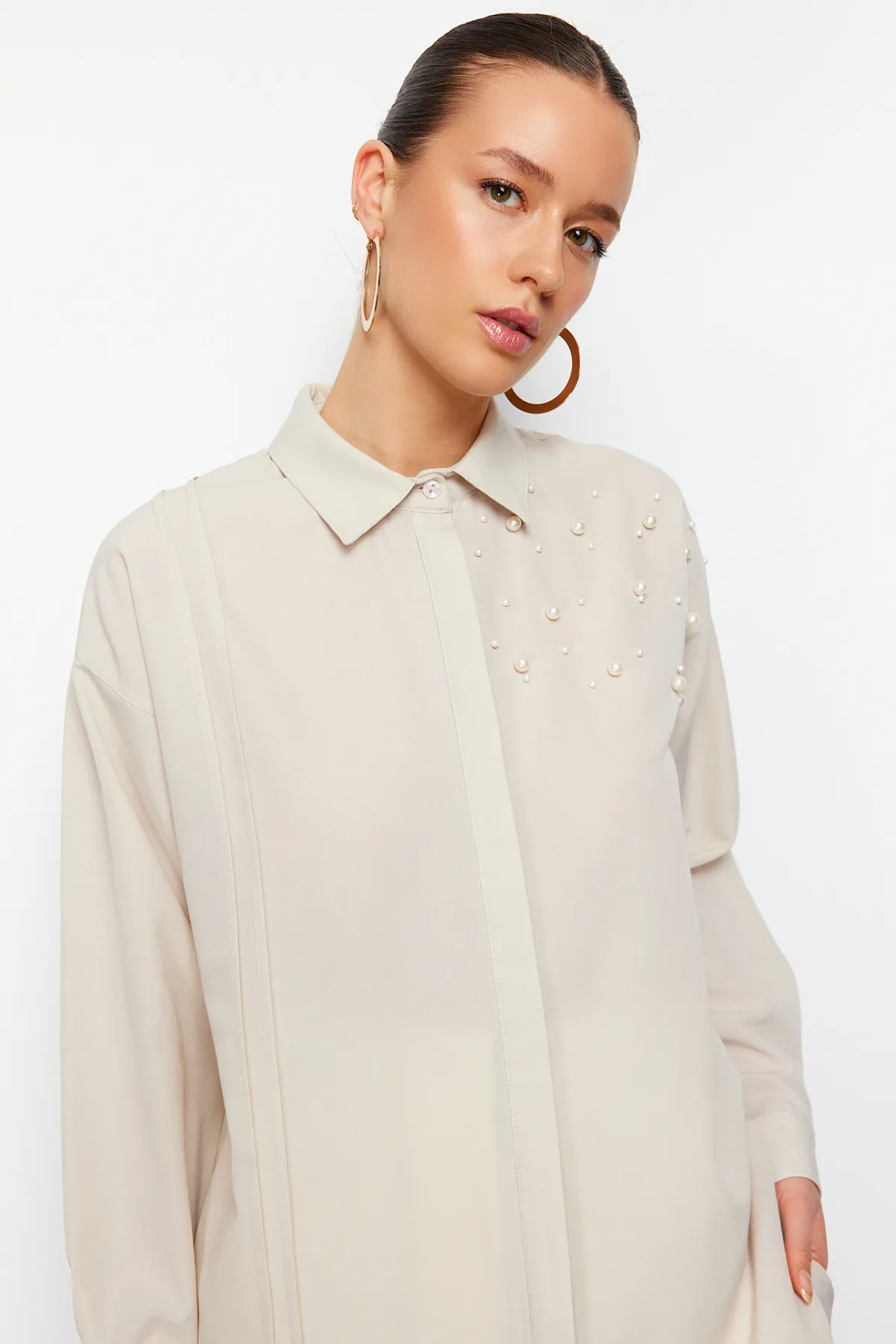 Trendyol Modest  Gewebtes Hemd aus Baumwolle mit Steinperlendetail TCTSS24TG00032