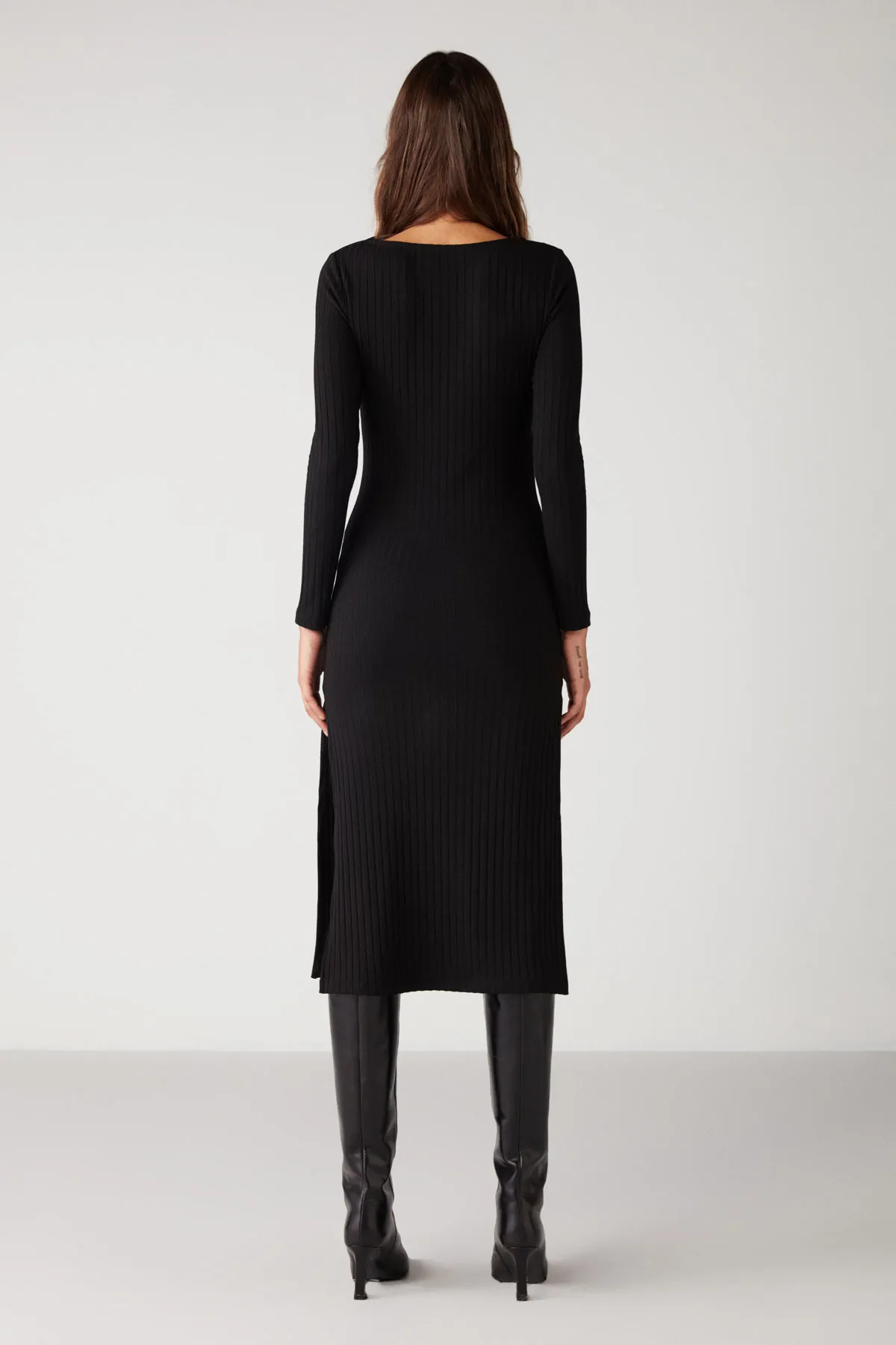 GRIMELANGE  Orla Damen-Maxikleid aus flexiblem, geripptem, fließendem Stoff in Schwarz mit Schlitzen an den Seiten