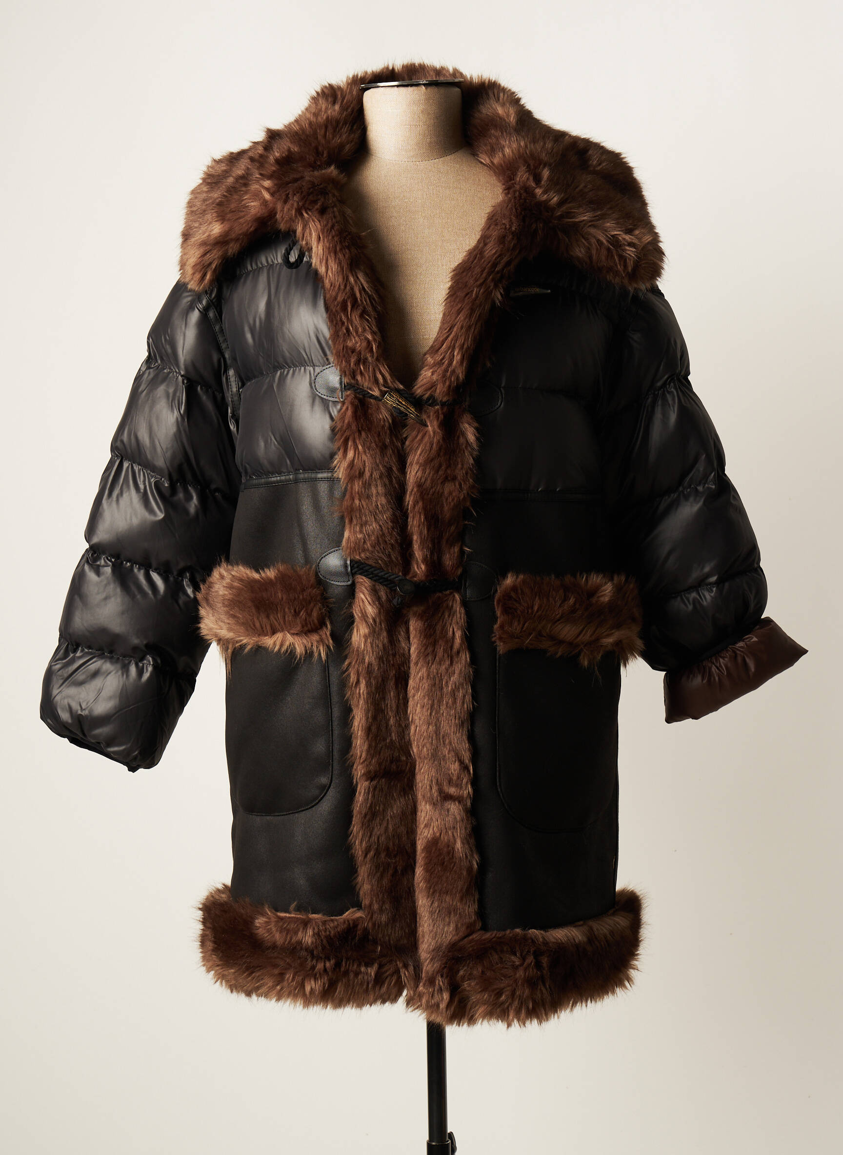 Urbancode Doudounes Femme couleur noir