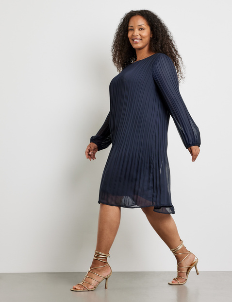Leicht ausgestelltes Plisseekleid