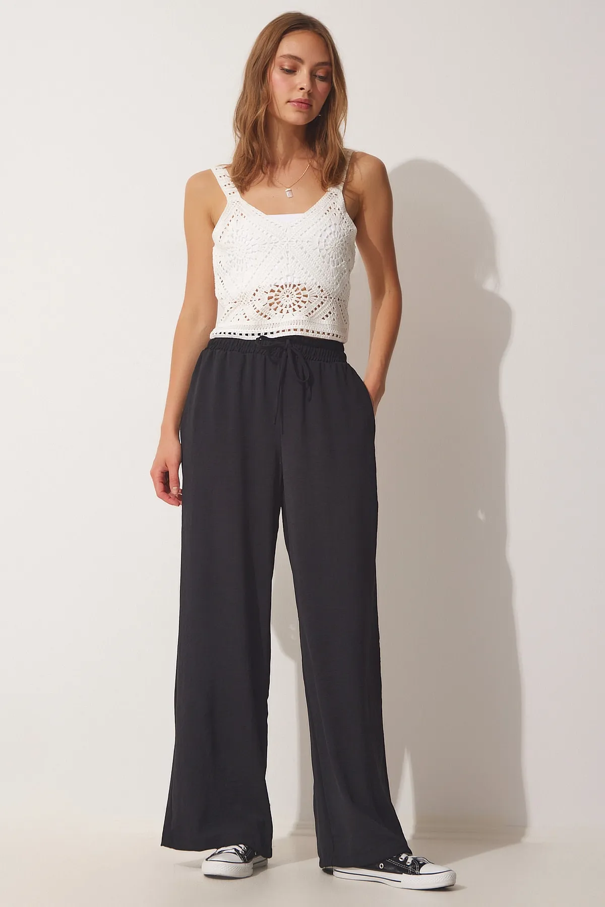 Happiness İstanbul  Schwarze Sommer-Ayrobin-Hose mit Taschen für Damen DD01235