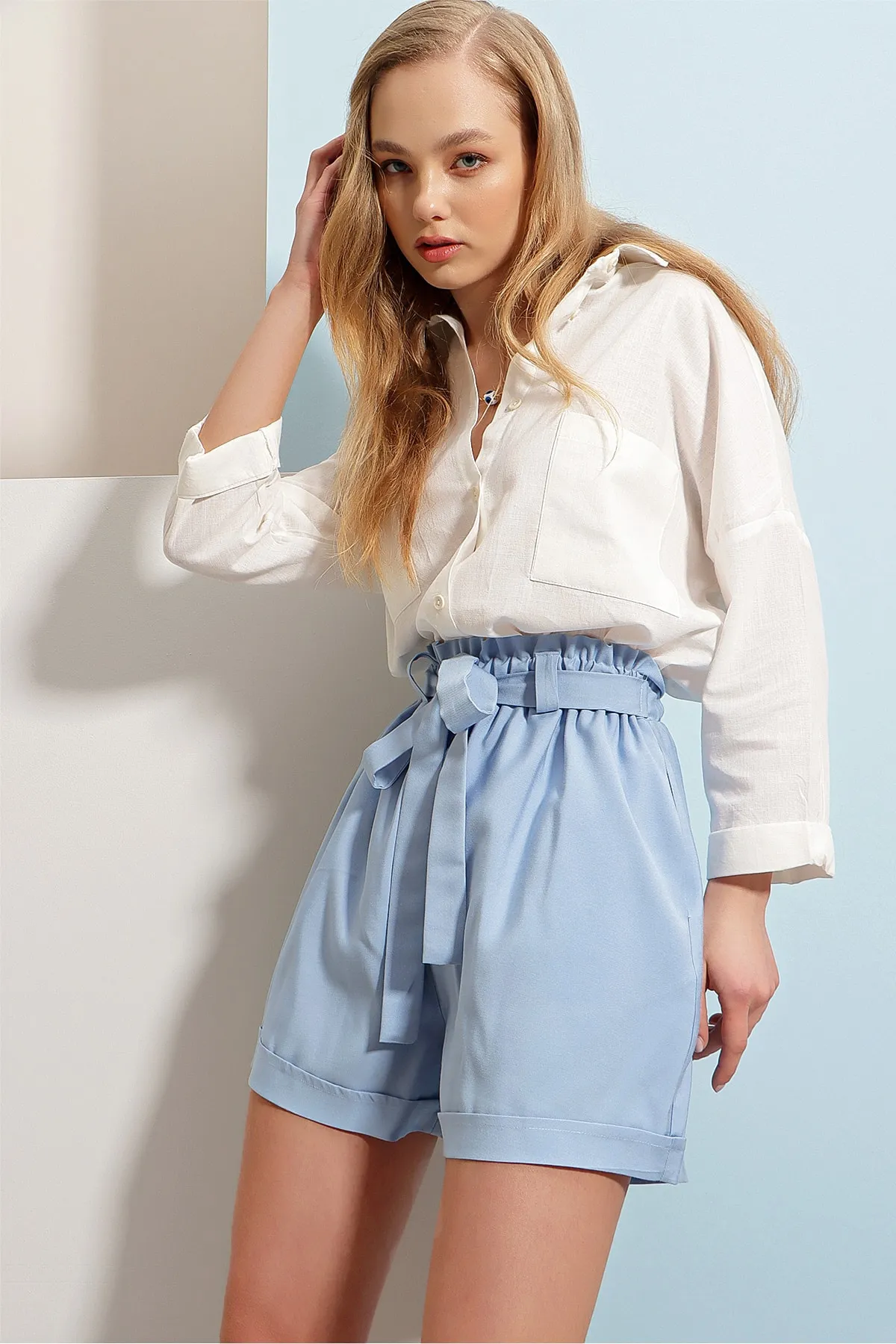 Trend Alaçatı Stili  Shorts - Blau - Mittlerer Bund