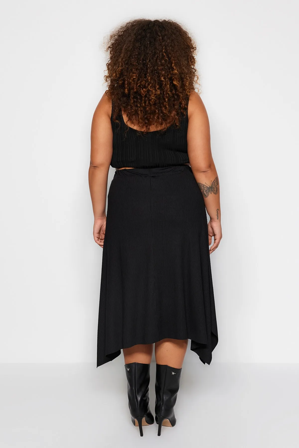 Trendyol Curve  Schwarzer asymmetrischer Strickrock TBSSS22ET0253