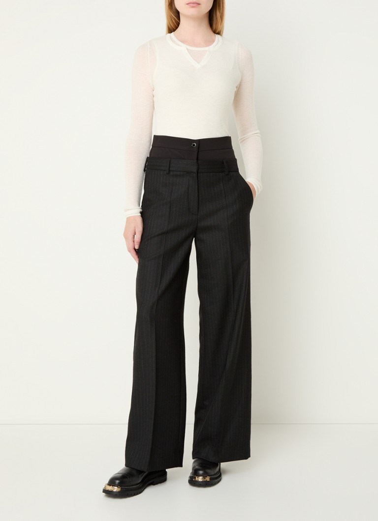 Pantaloni Sandro cu talie înaltă și croială lată, decorați cu dungi delicate.