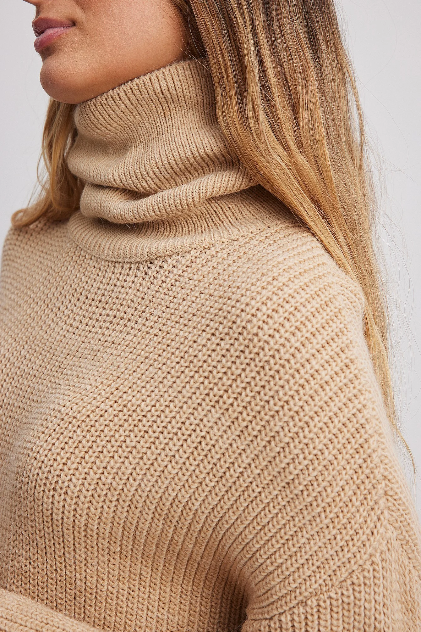 Langer Rollkragen-Strickpullover