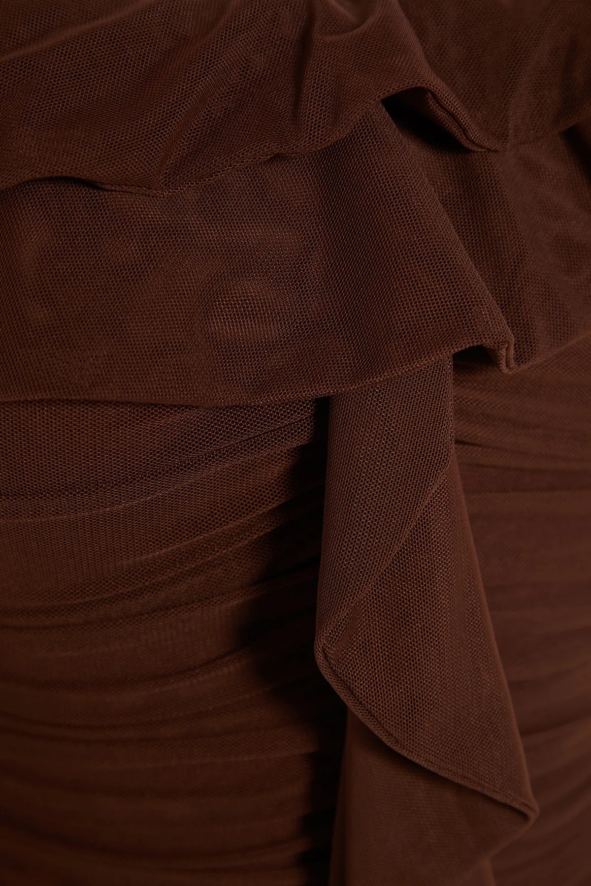 Trendyol Collection  Braunes, detailliertes Abendkleid mit Rüschen TPRAW23EL00066