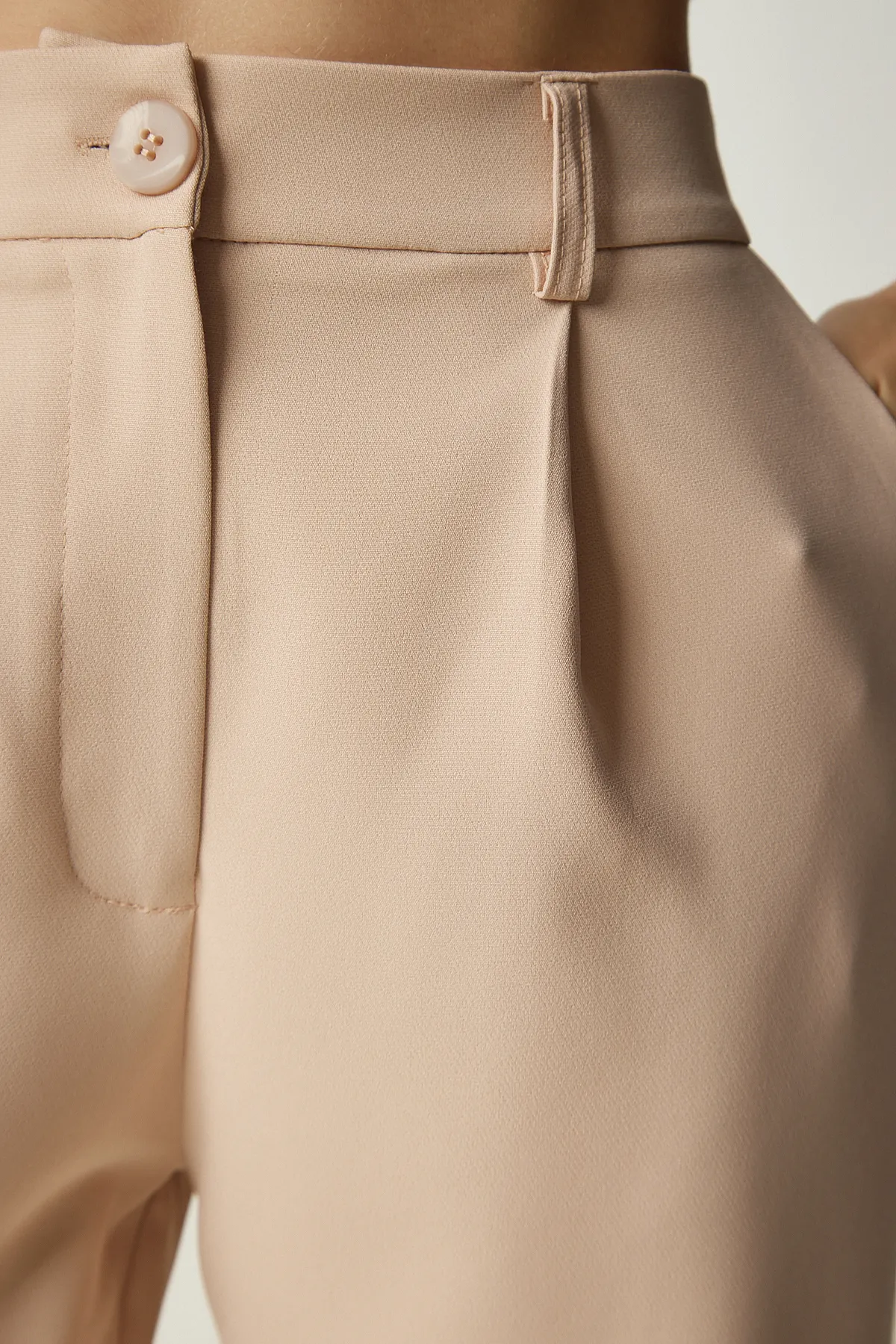 Happiness İstanbul  Cremefarbene plissierte Webhose für Damen UB00188