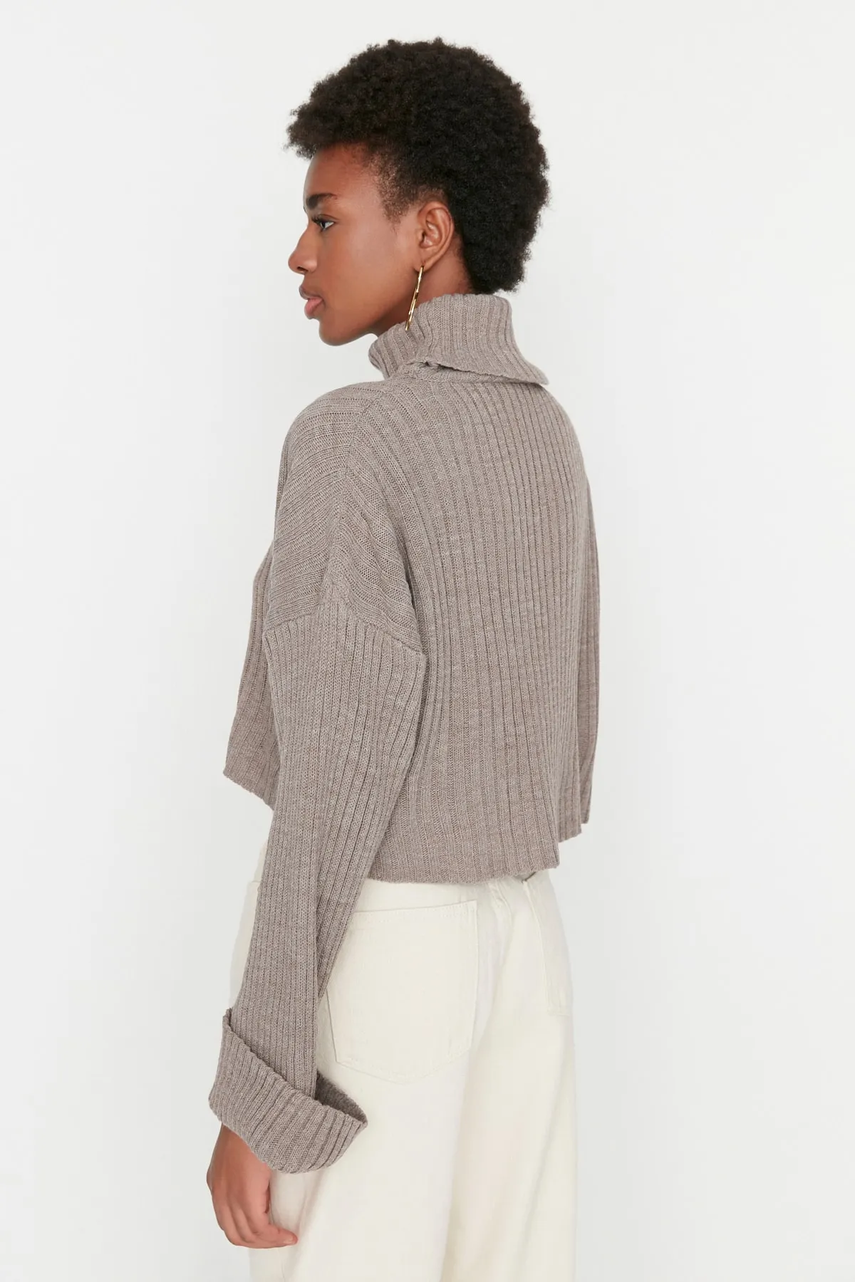 Trendyol Collection  Brauner kurzer Basic-Strickpullover TWOAW22KZ0223
