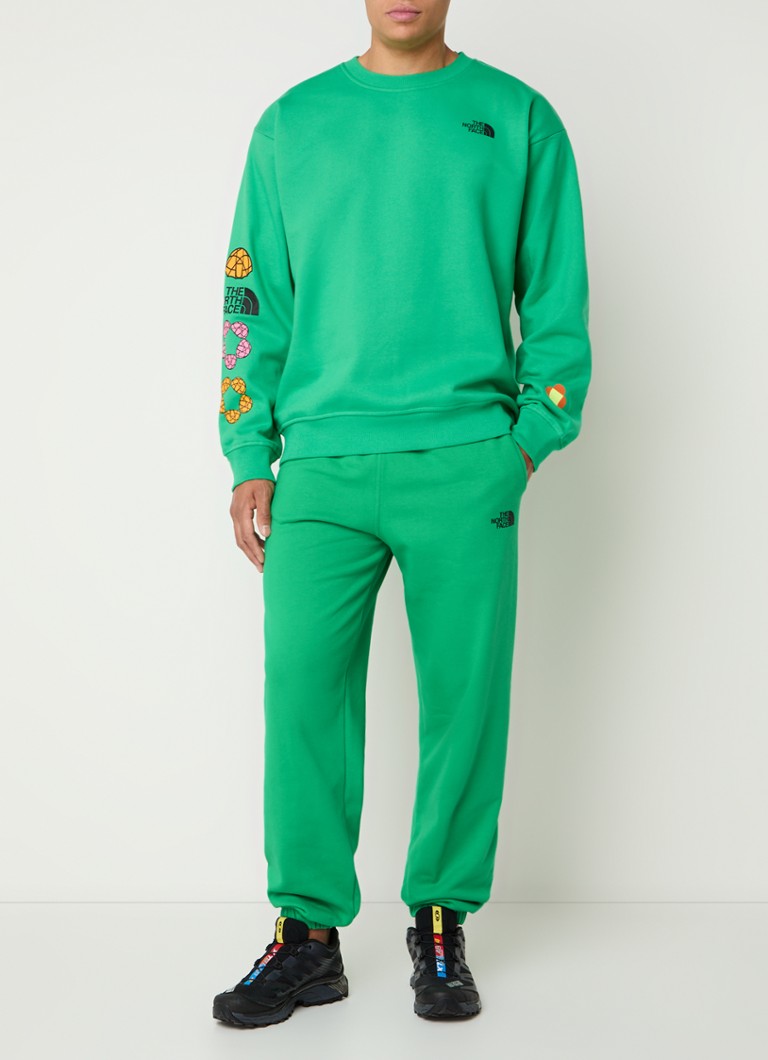 Pantaloni de trening slim fit The North Face TNF x Yinka Ilori cu imprimeu logo