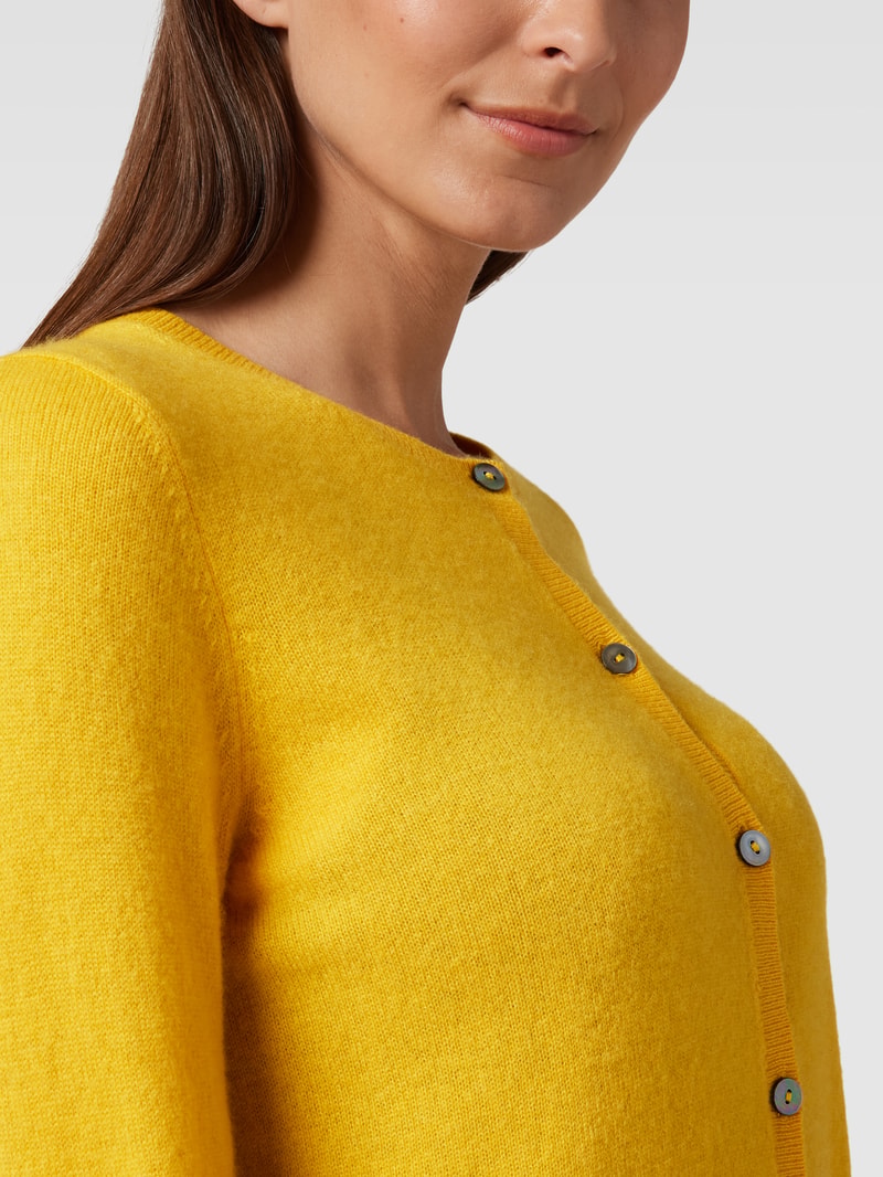Strickjacke aus Kaschmir mit Knopfleiste in messing