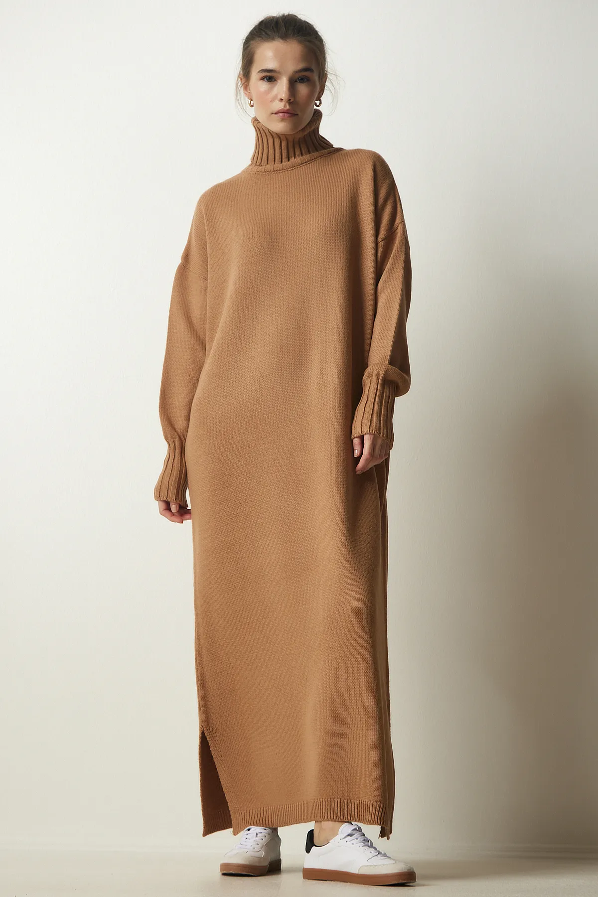 Happiness İstanbul  Übergroßes Strickkleid mit Rollkragen und Schlitz für Damen PF00042