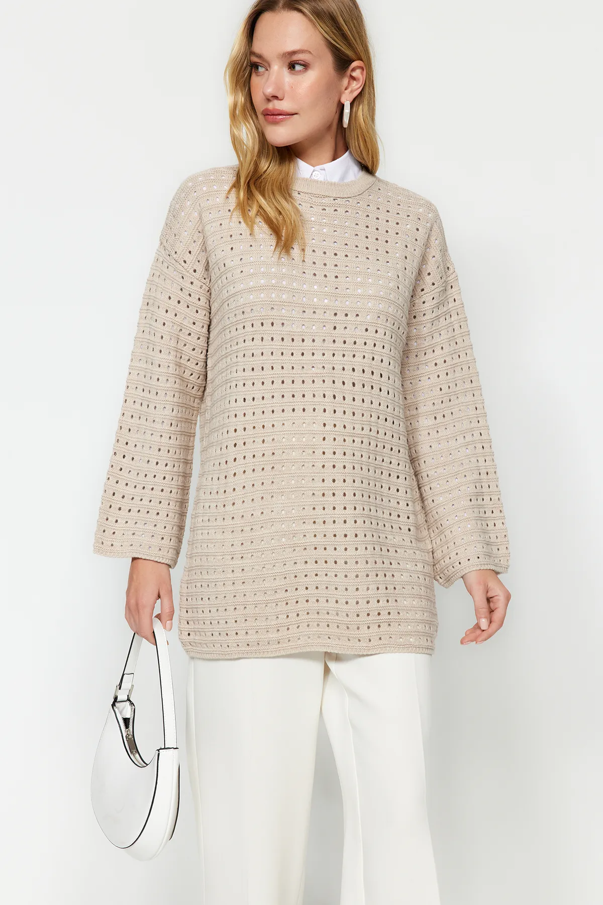 Trendyol Modest  Beigefarbener, locker geschnittener, durchbrochener/Loch-Strickpullover TCTAW24AK00113