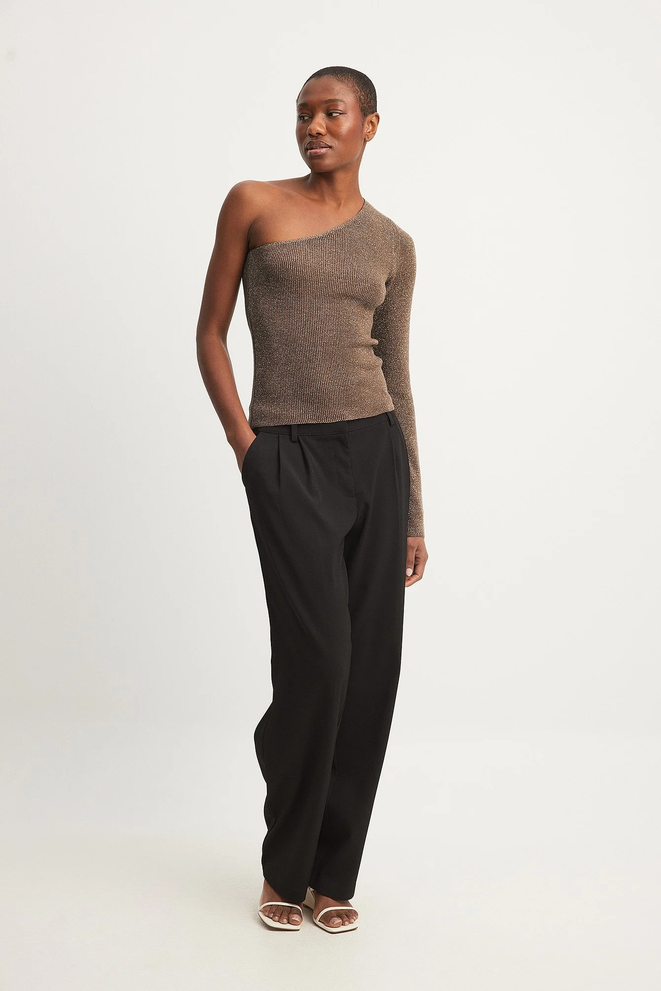 One-Shoulder-Top aus Glitzerstrick