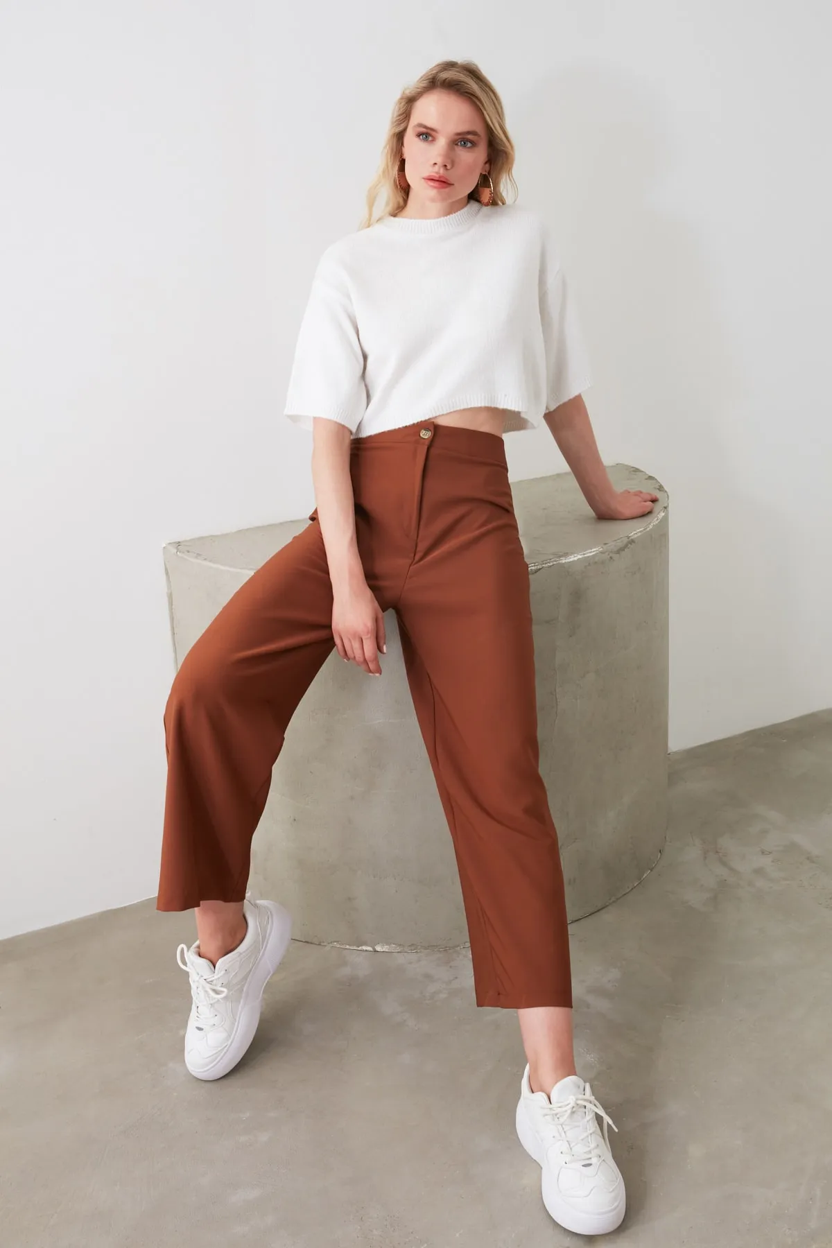 Trendyol Collection  Braune Webhose mit weitem Bein TWOSS20PL0090