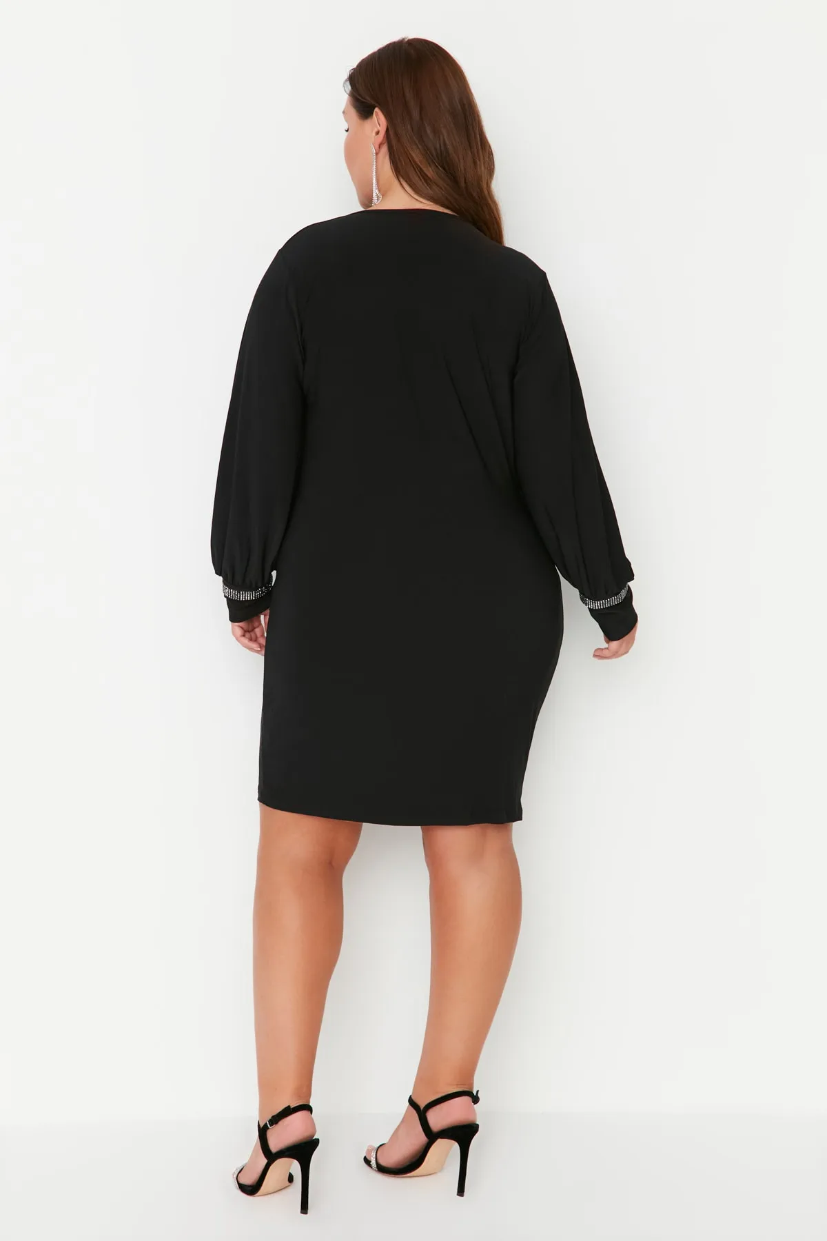 Trendyol Curve  Schwarzes Strickkleid mit Ärmeldetail TBBAW23AH00083