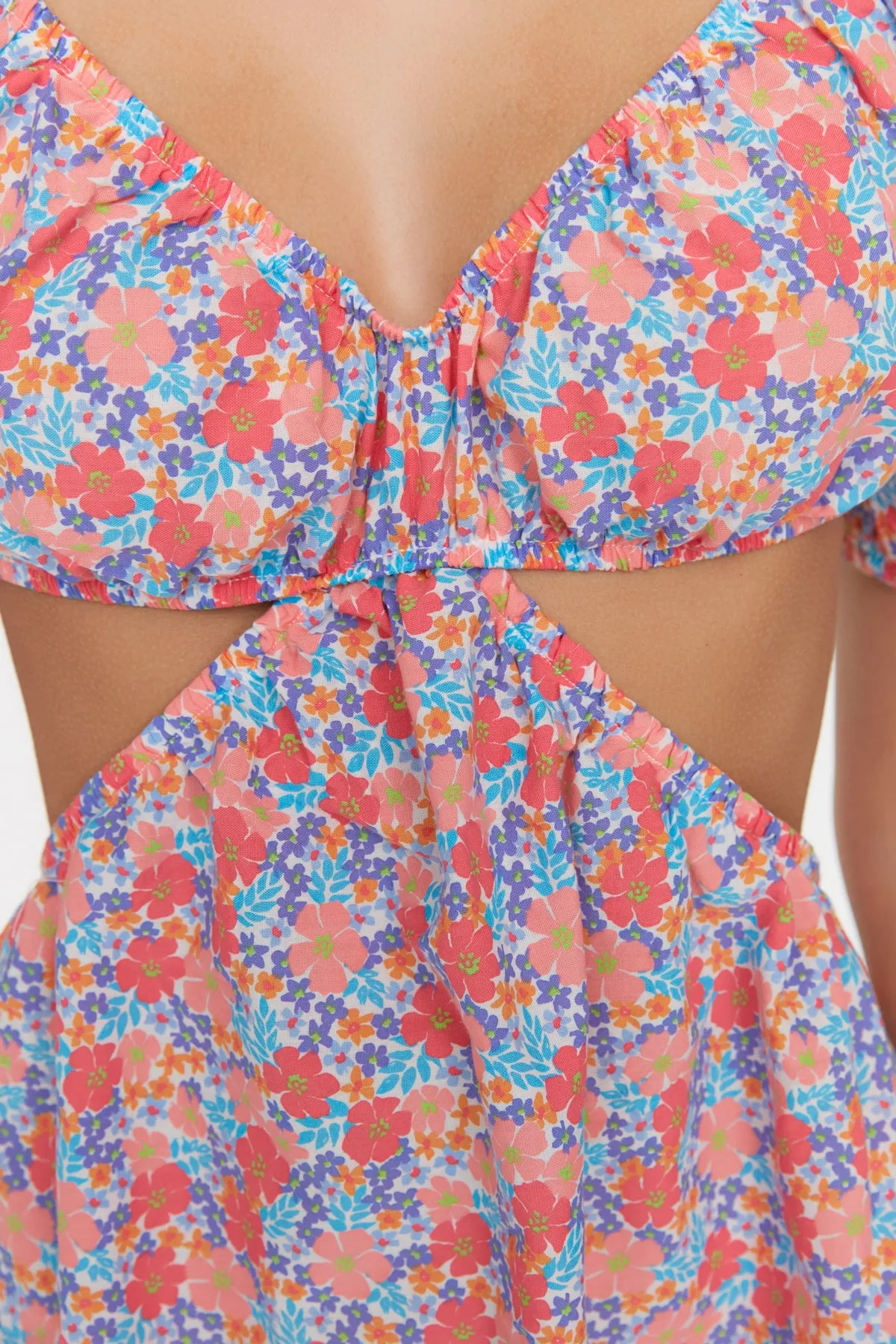 Trendyol Collection  Rosafarbenes, knuspriges Strandkleid mit Blumenmuster TBESS22EL1433
