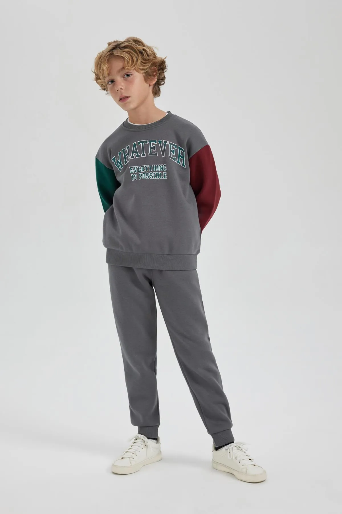 DeFacto  Zweiteiliges Set aus bedrucktem Sweatshirt und Trainingshose für Jungen