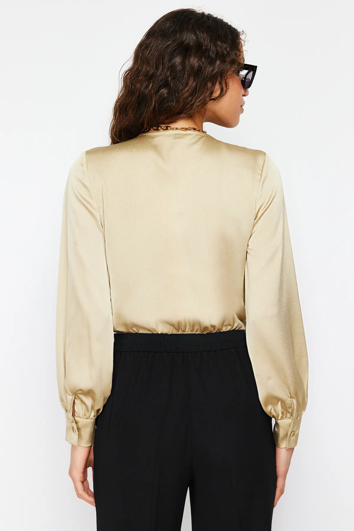 Trendyol Collection  Mintfarbener Satin-Body mit zweireihigem Kragen und Druckknopfdetail - TOFAW19BB0678