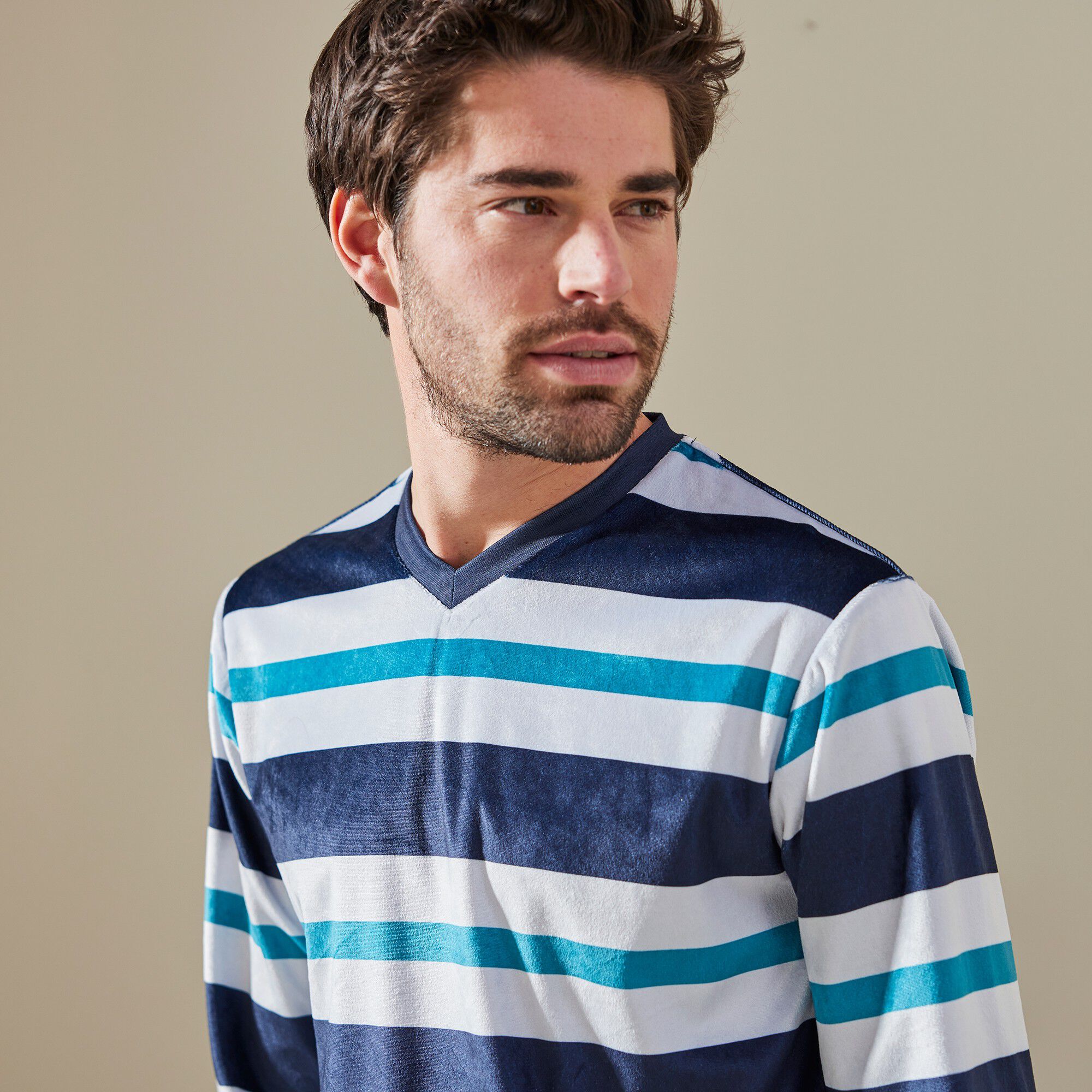 Pyjama col V maille velours manches longues