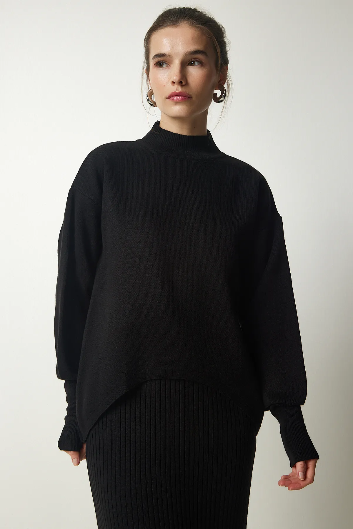 Happiness İstanbul  Schwarzes Sweatshirtkleid aus Rippstrick für Damen KG00006