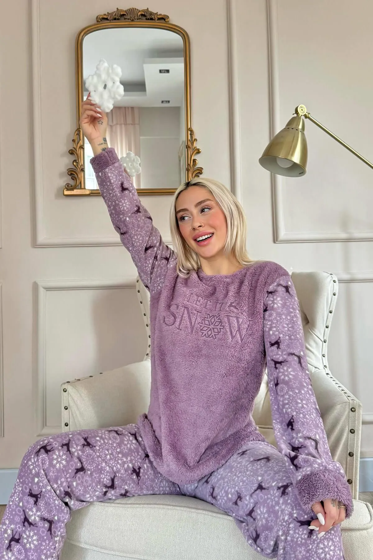 Pijamaevi  Lila „Let it Snow“ gemustertes Plüsch-Pyjama-Set für Damen