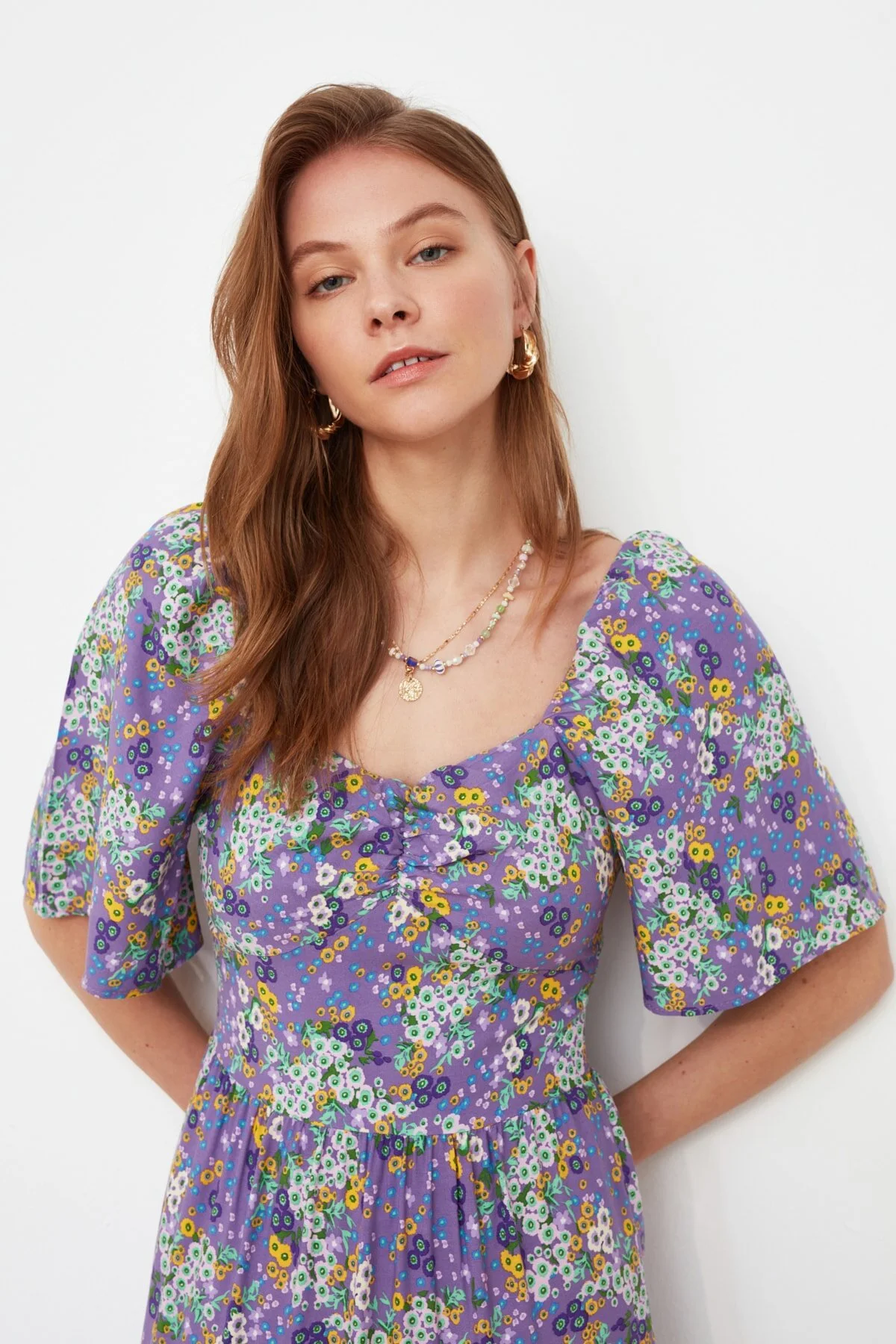 Trendyol Collection  Lilafarbenes, gewebtes Midi-Kleid in A-Linie mit Ballonärmeln und Blumendruck TWOSS20EL2323