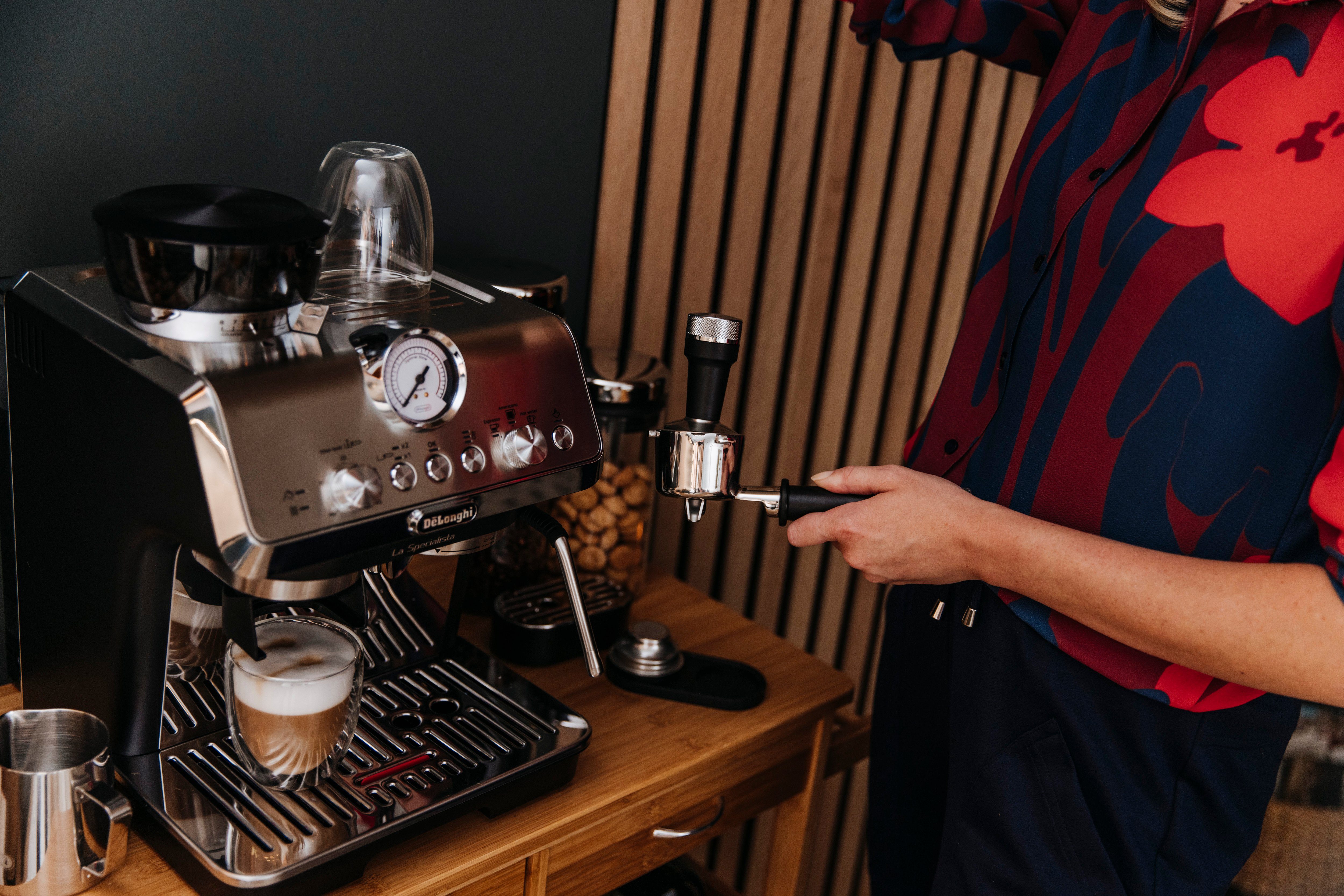 De'Longhi Siebträgermaschine La Specialista Arte EC9155.MB, inkl. 250g Selezione Espresso im Wert von UVP € 6,49