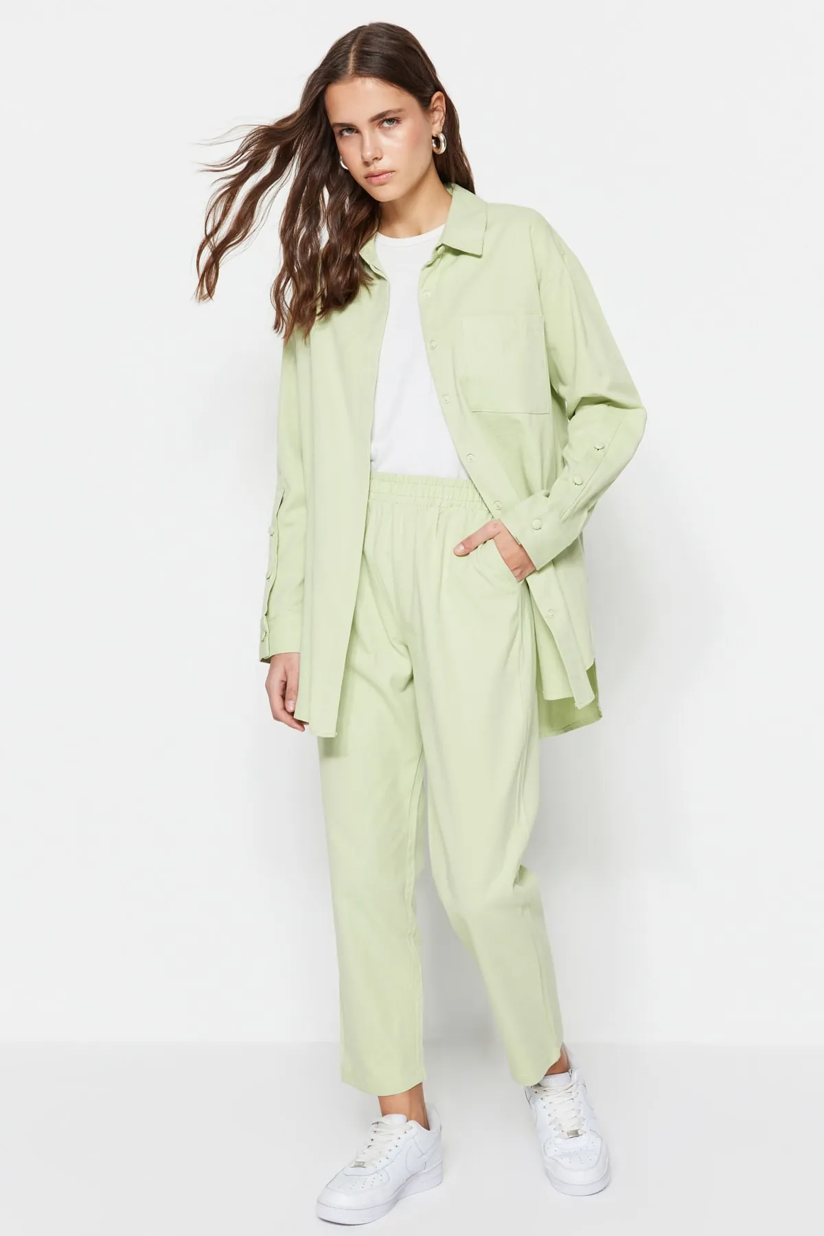 Trendyol Modest  Grünes Hemd-Hosen-Set aus gewebter Baumwolle TCTSS23US00065