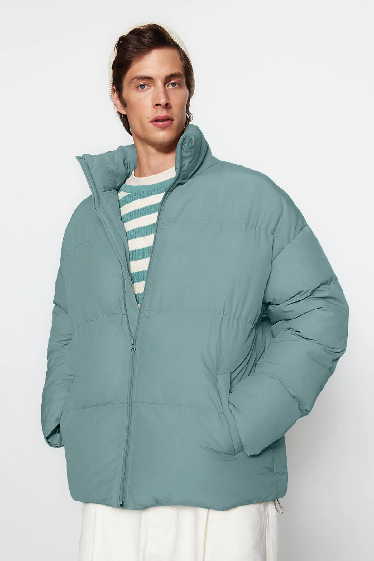 Trendyol Collection  Mintfarbene Unisex-Pufferjacke mit Stehkragen in Oversize-Passform TMNAW24MO00003