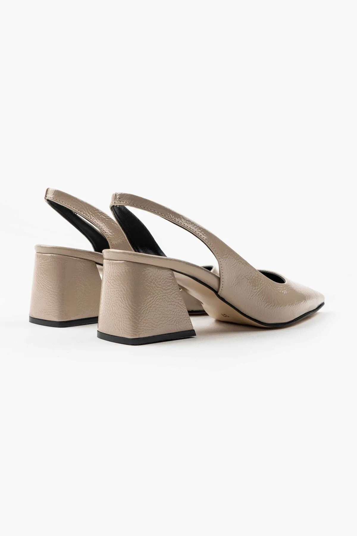 NİŞANTAŞI SHOES  Owen Ten Damen-Schuhe mit Absatz und spitzem Zehenbereich aus Lackleder auf der Rückseite