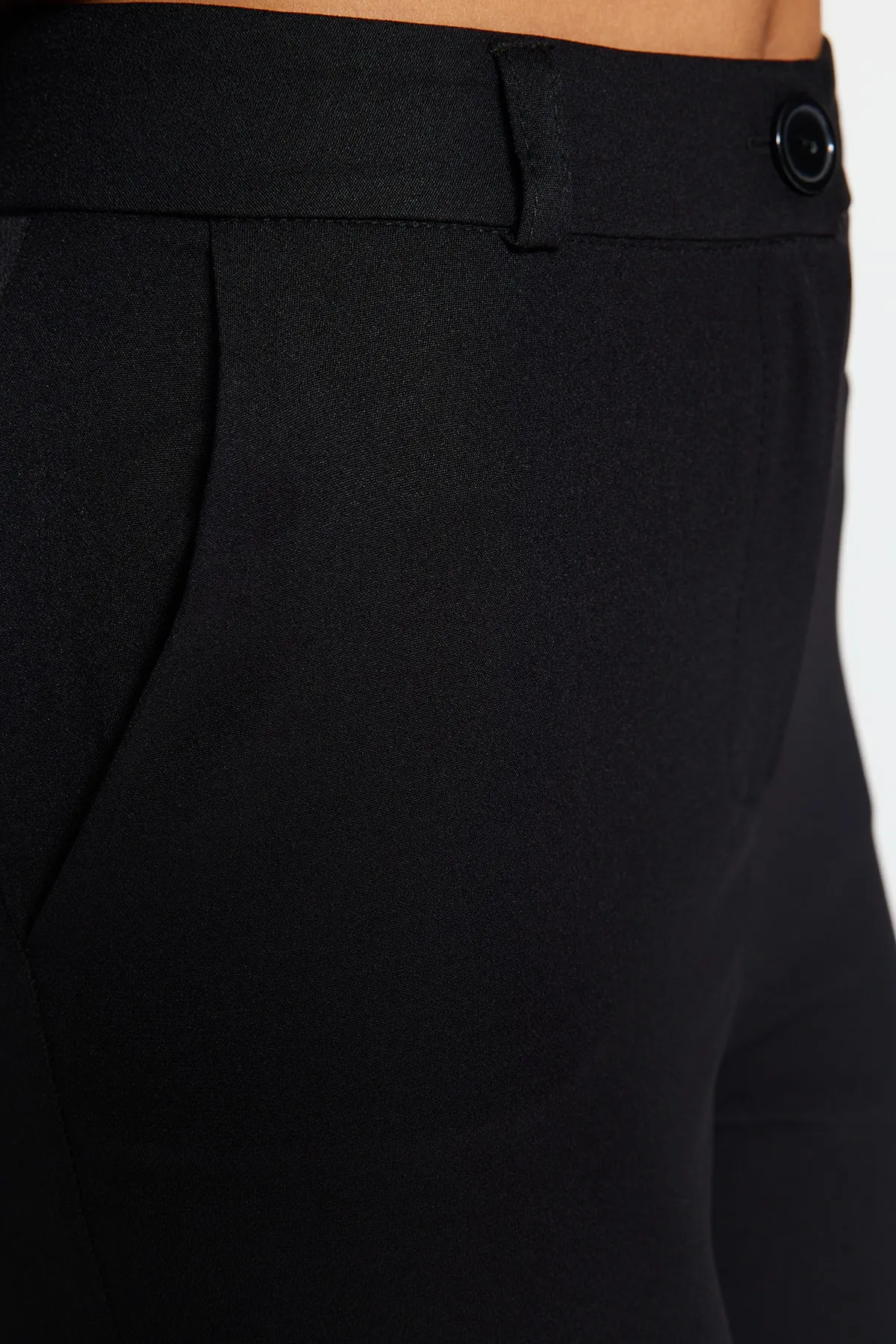 Trendyol Collection  Schwarze, gewebte Basic-Hose mit schmalem Bein und Zigarettenmuster TWOSS19ST0038