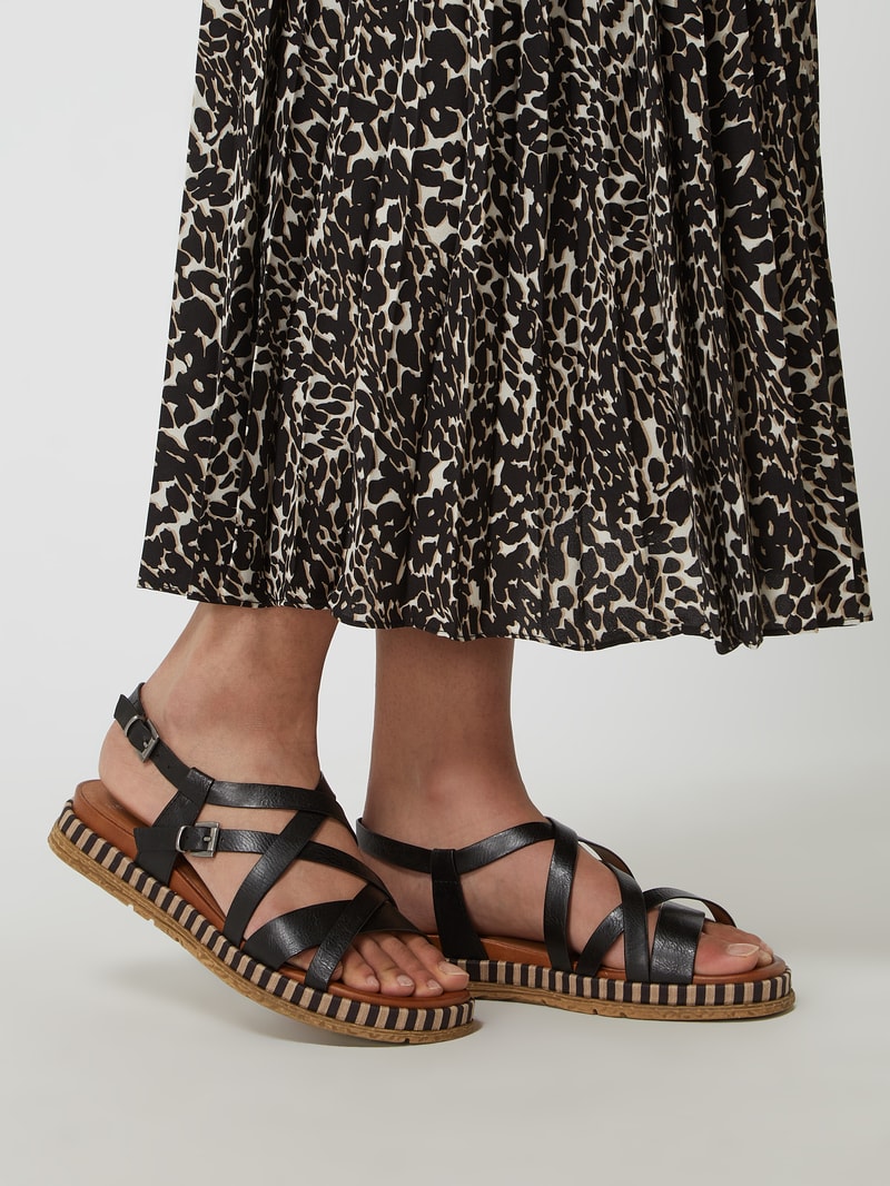 Sandalen in Leder-Optik in schwarz