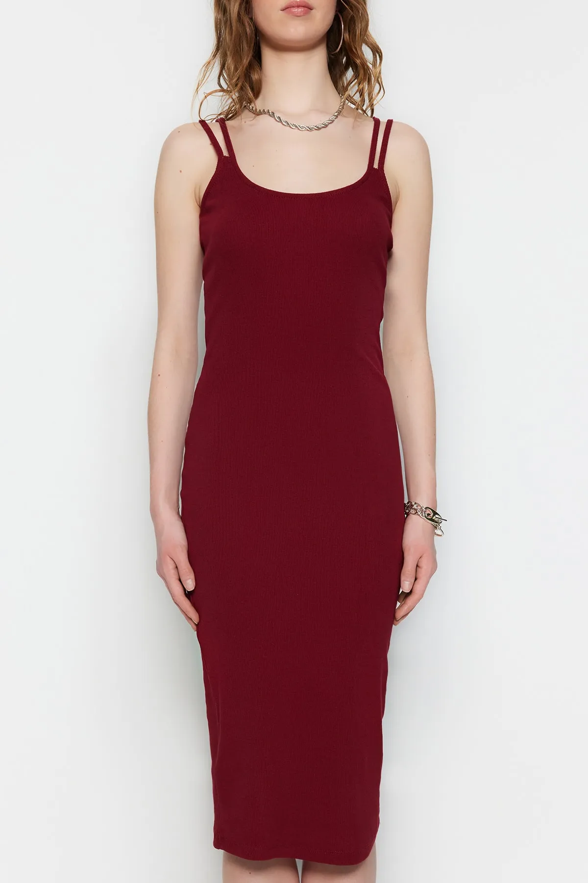 Trendyol Collection  Burgunderrotes, geripptes, flexibles Midi-Strickkleid mit doppelten Trägern und Trägern TWOSS22EL2452