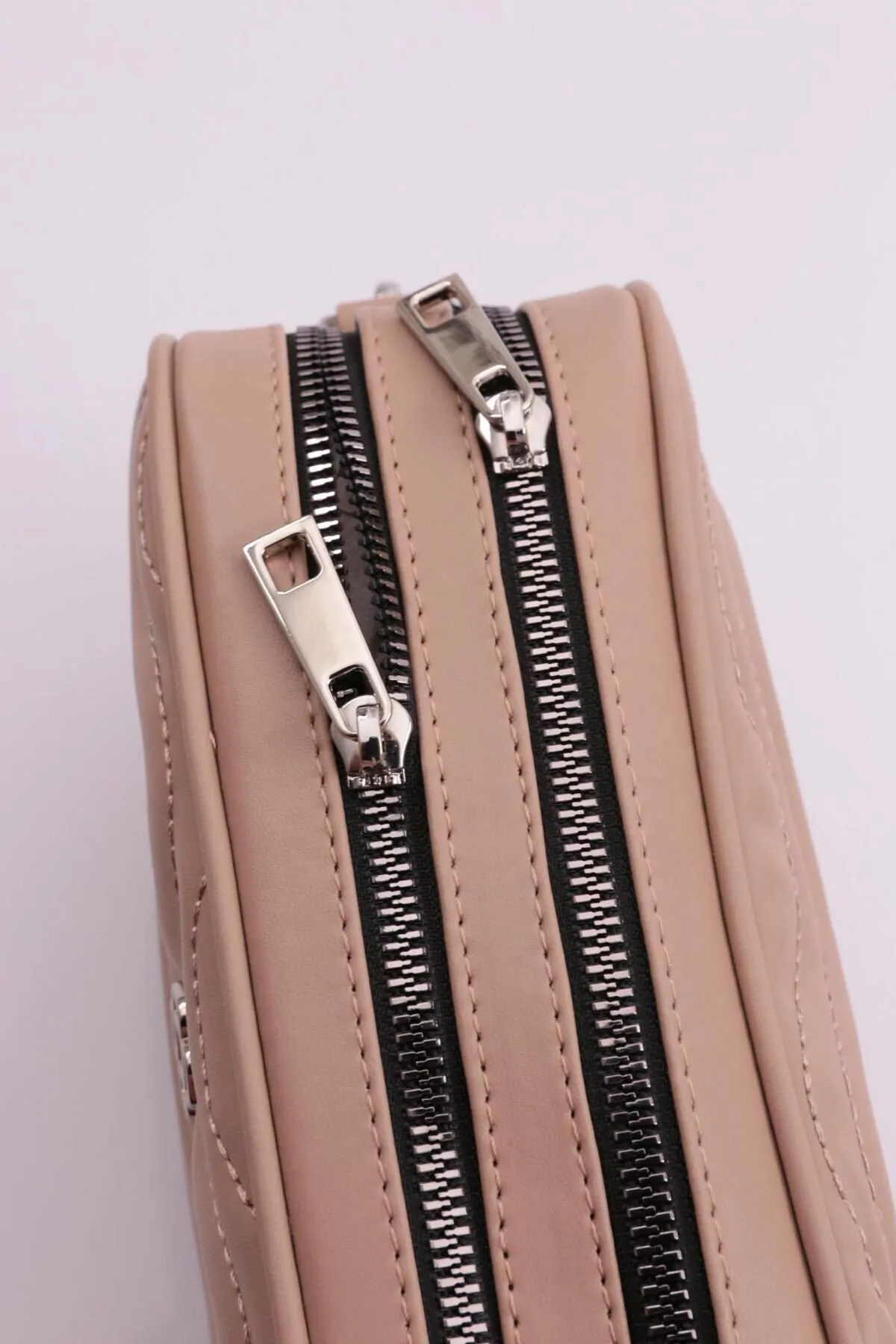 DGN  001 Modell Damen Nerz Crossbody Sporttasche