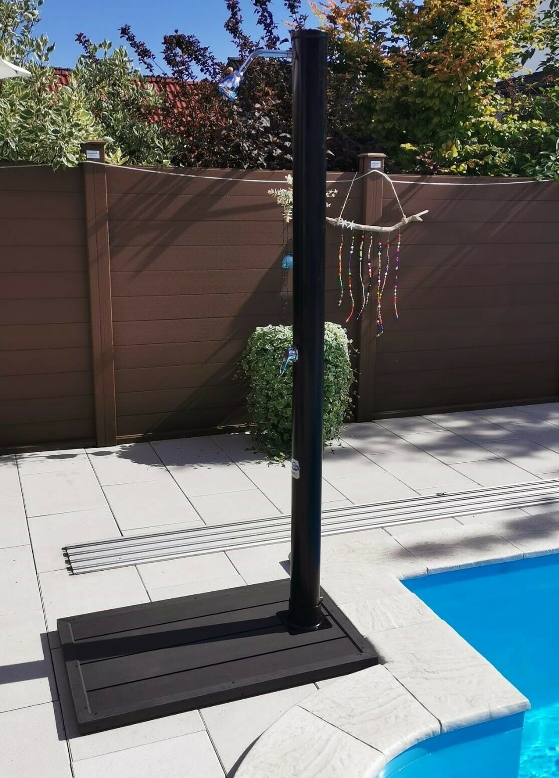 CARIBIC Solardusche WPC Bodenelement Solardusche Dusche Pool Pooldusche Aussendusche Gartendusche Massive BauweiseEdles DesignVermindert Schmutzeintrag