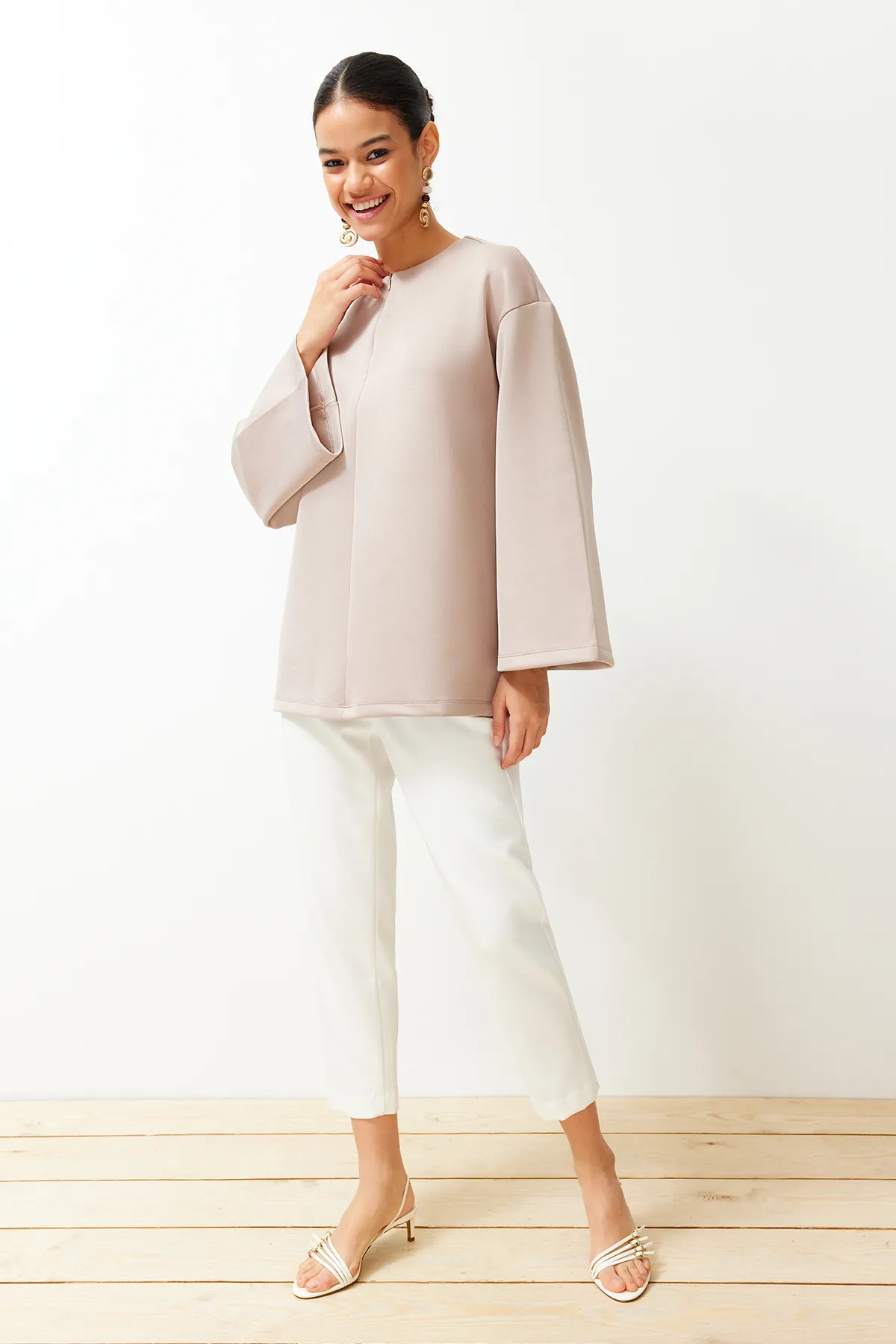 Trendyol Modest  Beiges Sweatshirt mit Reißverschluss vorne und detailliertem, stilvollem Taucher-/Tauchsport-Strickpullover TCTSS24UK00032