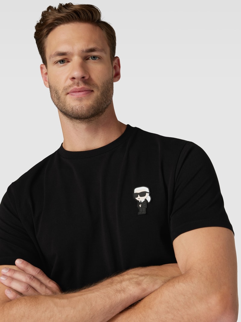 T-Shirt mit Motiv-Patch in schwarz